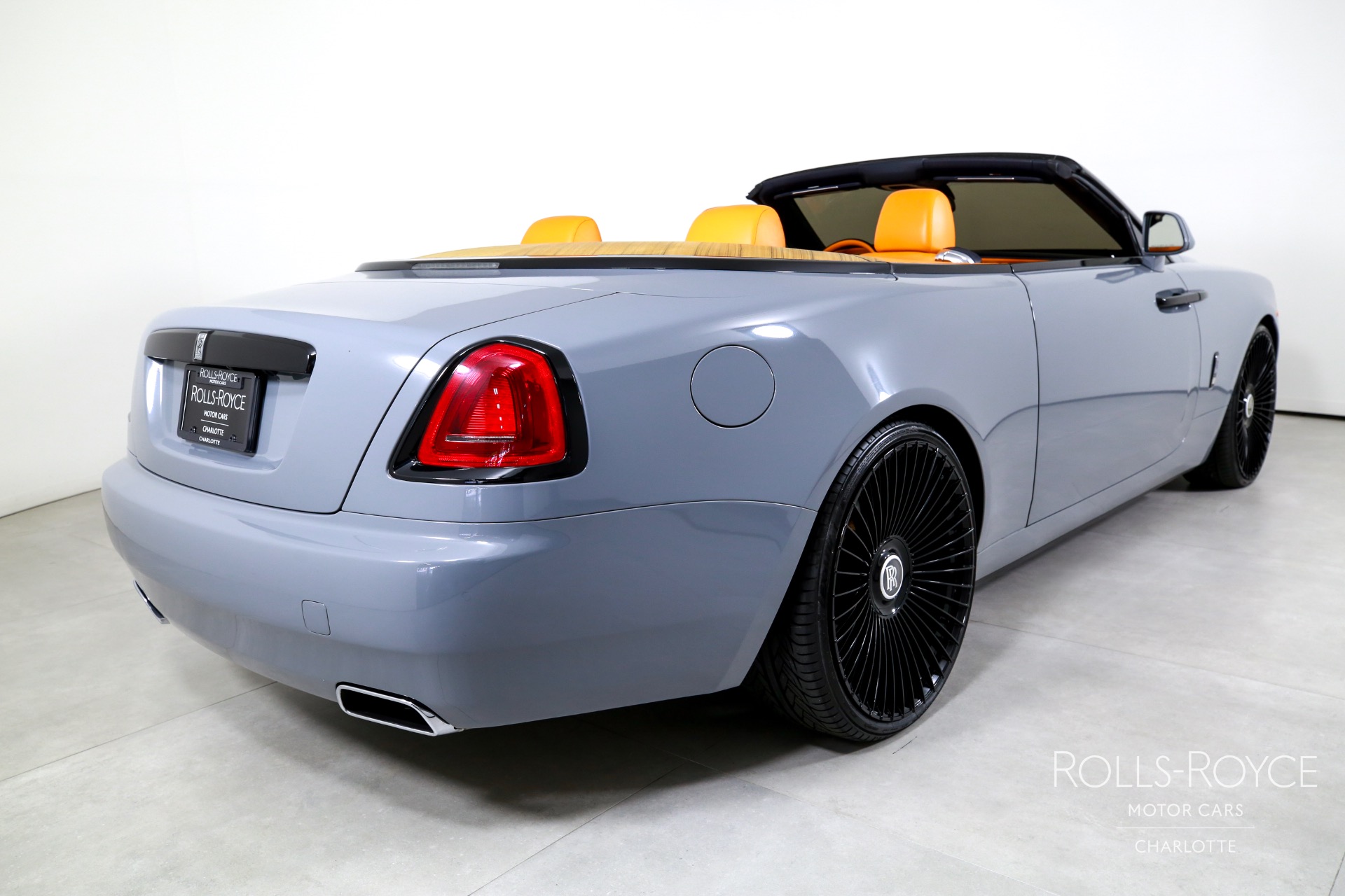 2017 Rolls Royce Dawn RR6 photo 2