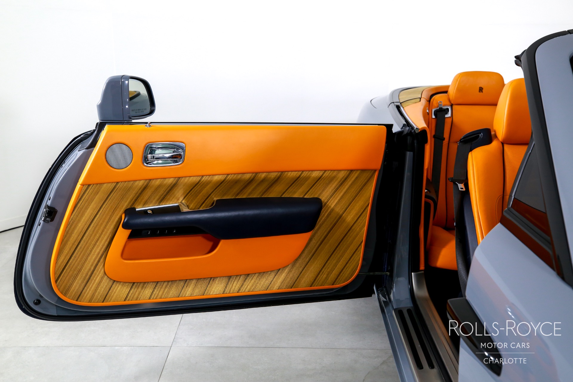2017 Rolls Royce Dawn RR6 photo 21