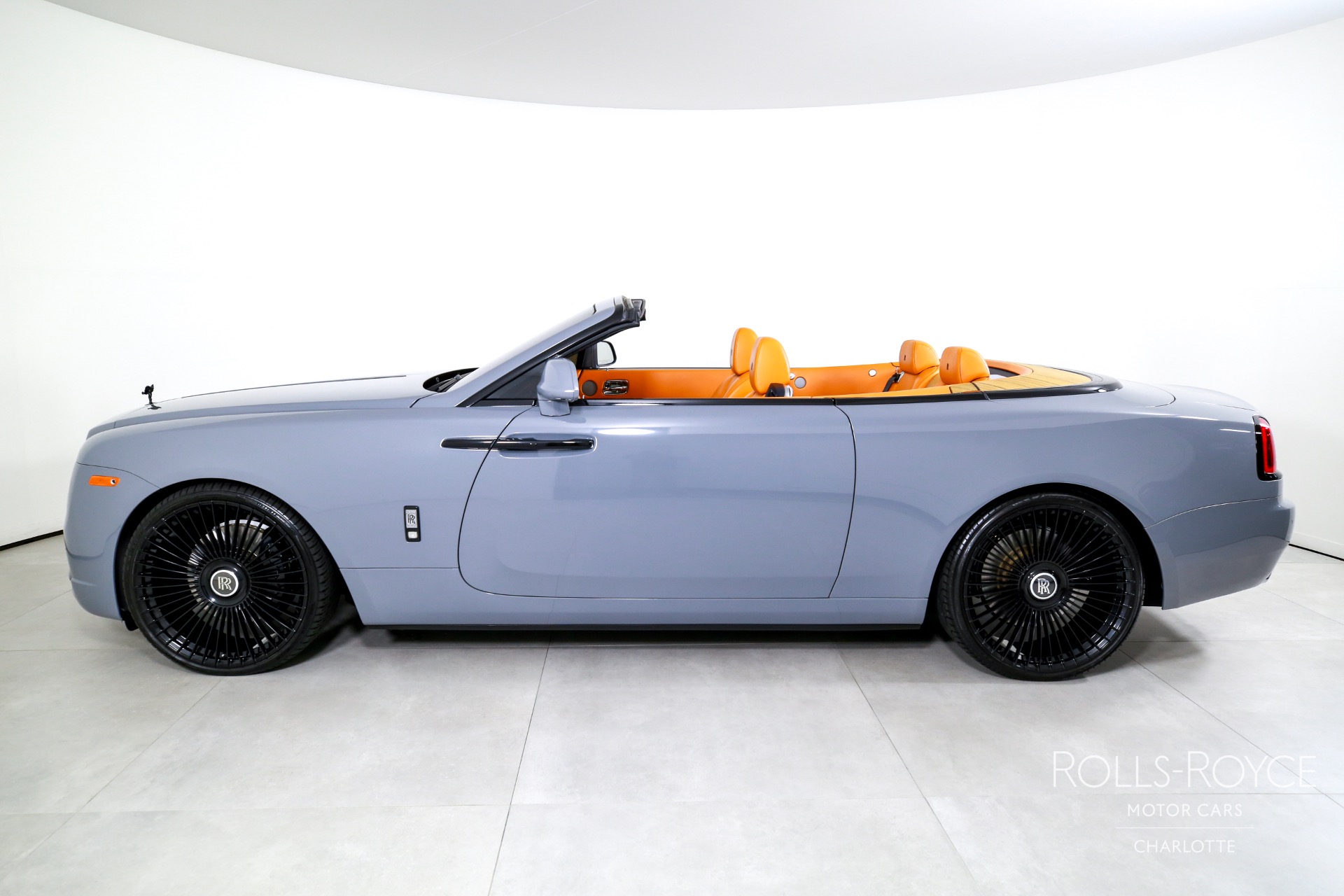 2017 Rolls Royce Dawn RR6 photo 3