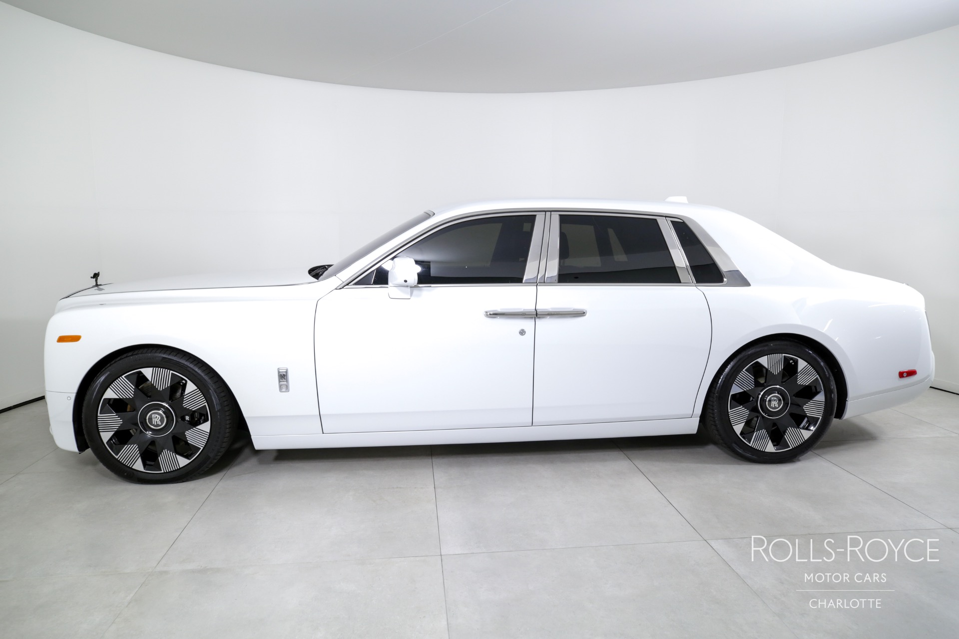 2023 Rolls Royce Phantom photo 2