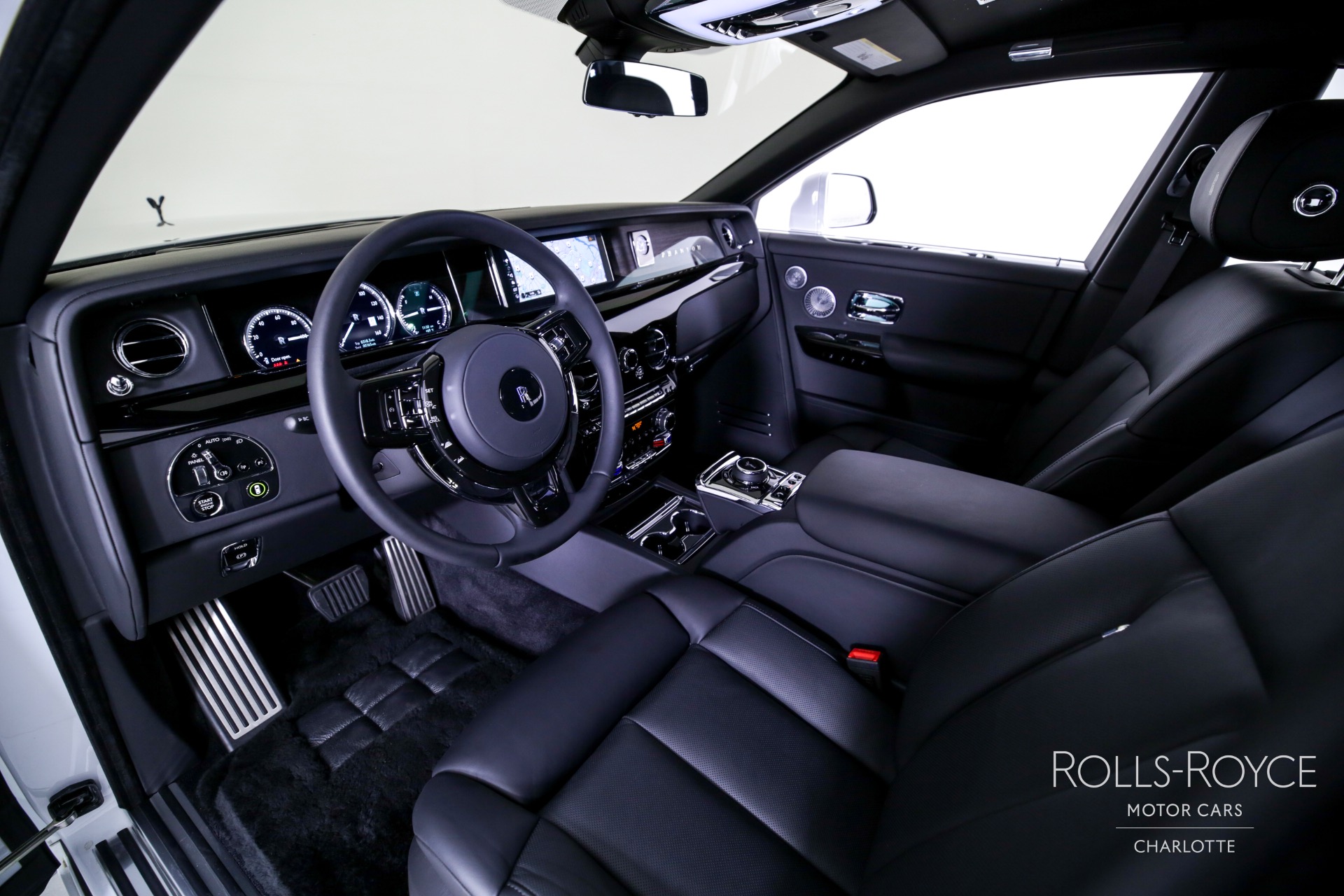 2023 Rolls Royce Phantom photo 3