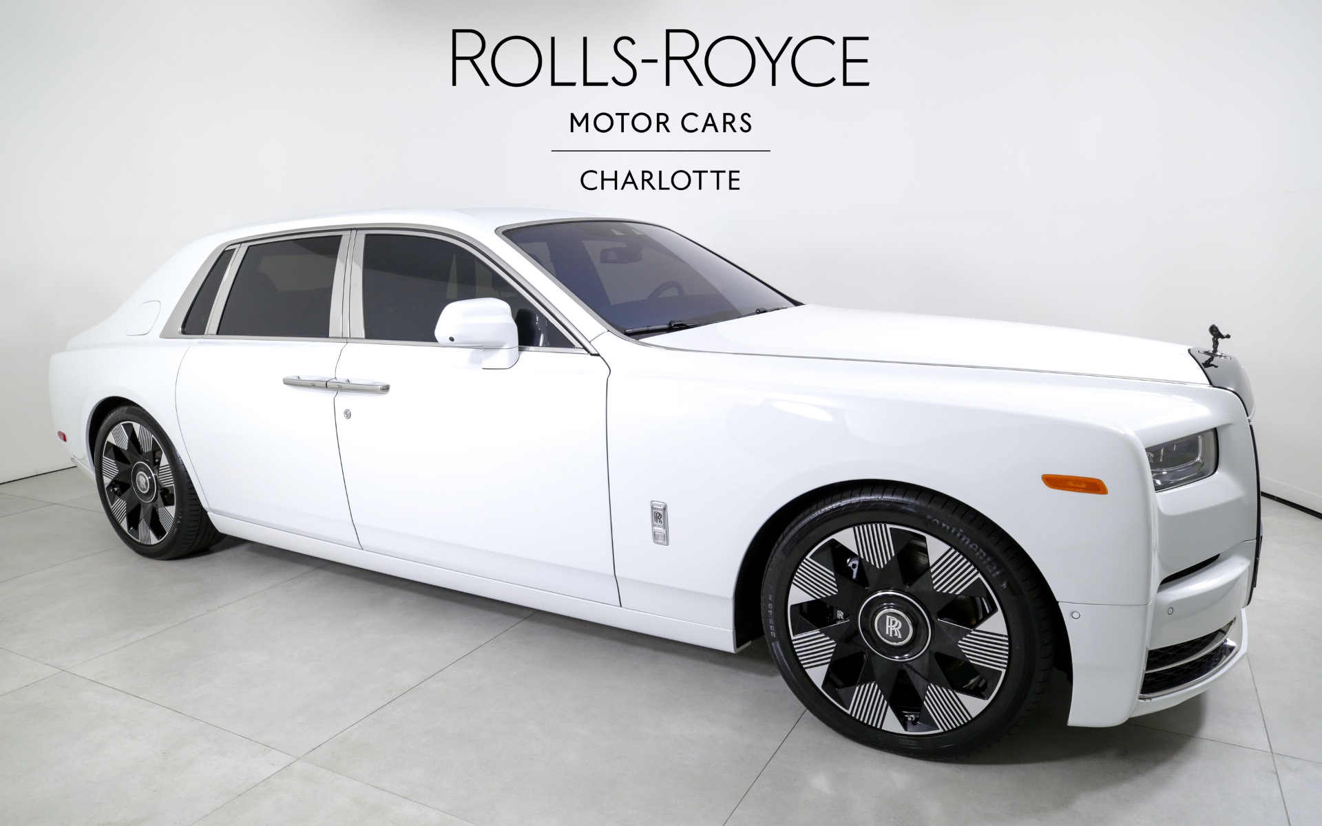 2023 Rolls Royce Phantom photo 4