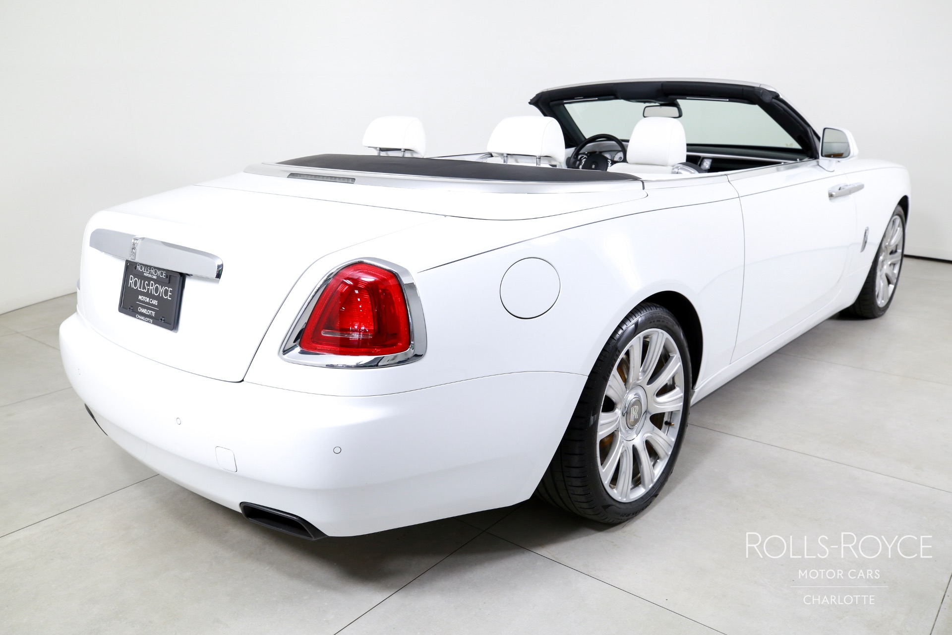 2019 Rolls Royce Dawn RR6 photo 2
