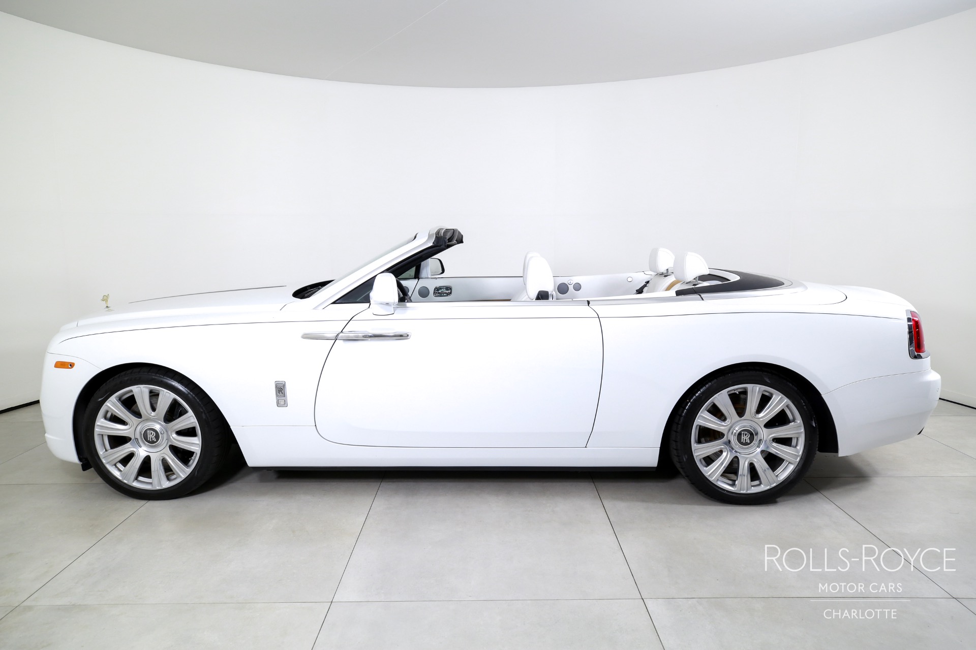 2019 Rolls Royce Dawn RR6 photo 3