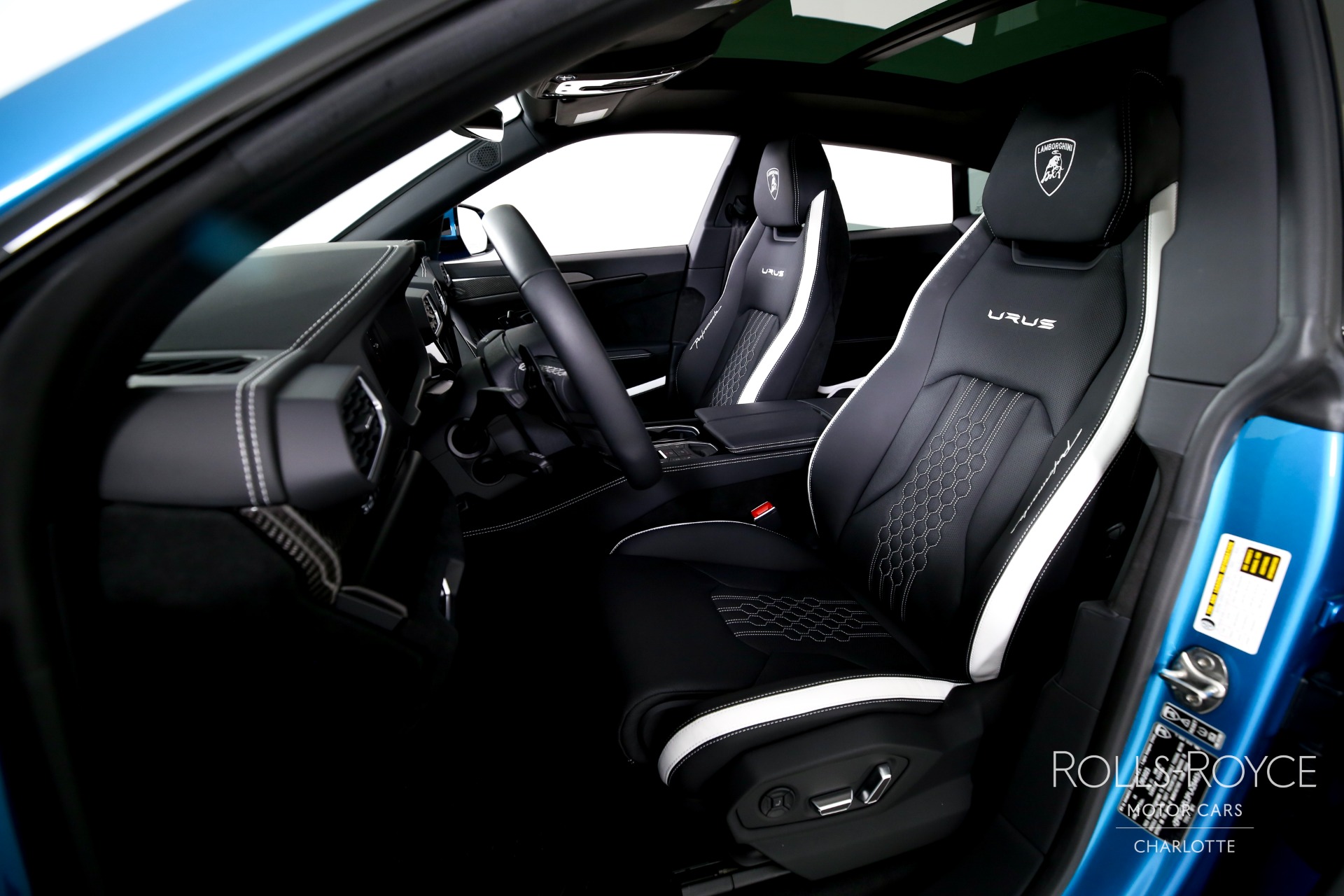 2023 Lamborghini Urus Performante photo 11