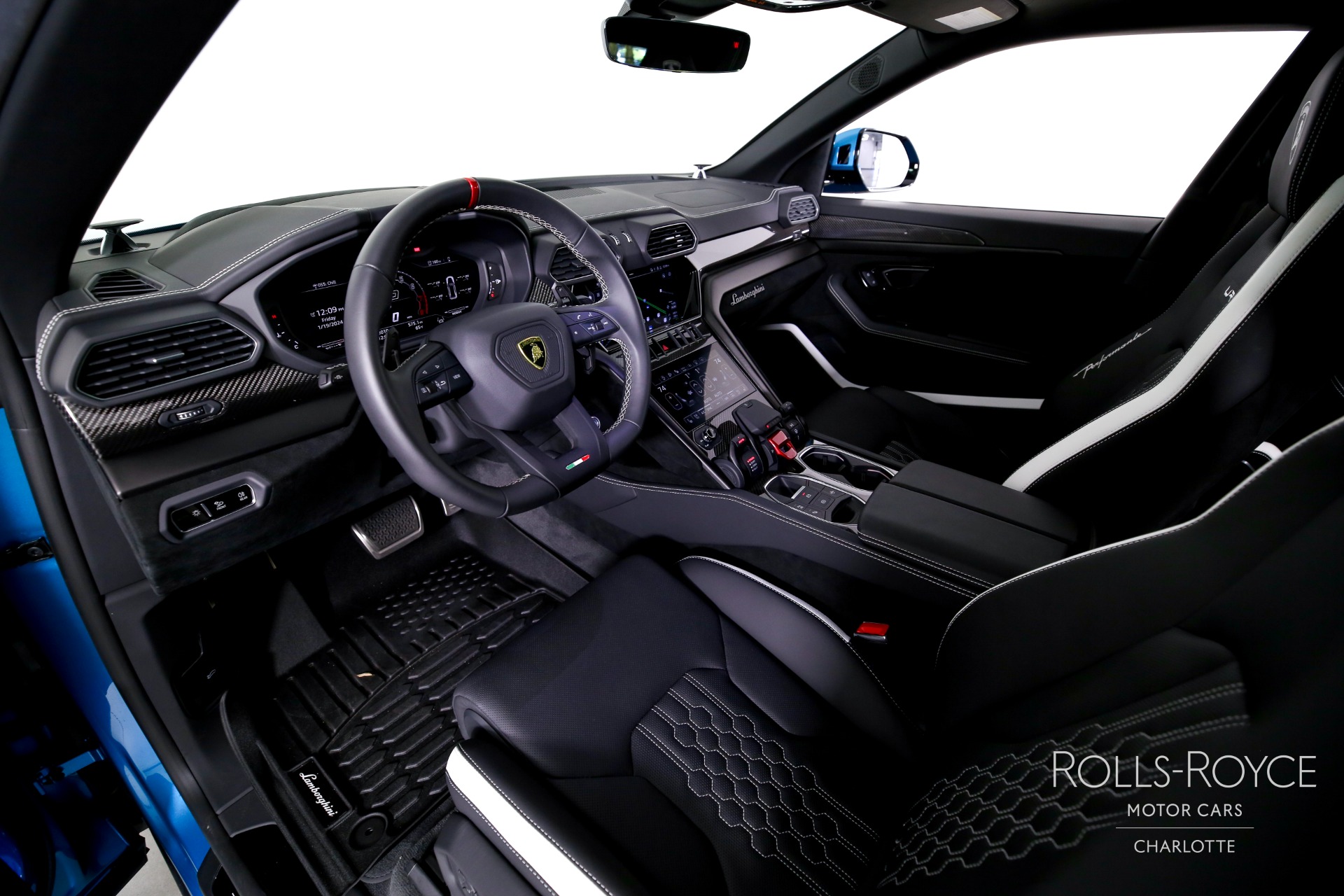 2023 Lamborghini Urus Performante photo 12