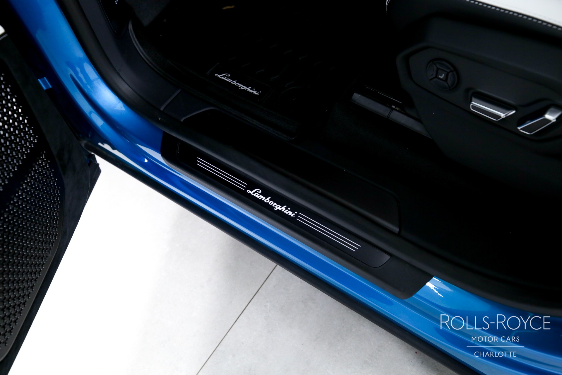 2023 Lamborghini Urus Performante photo 16