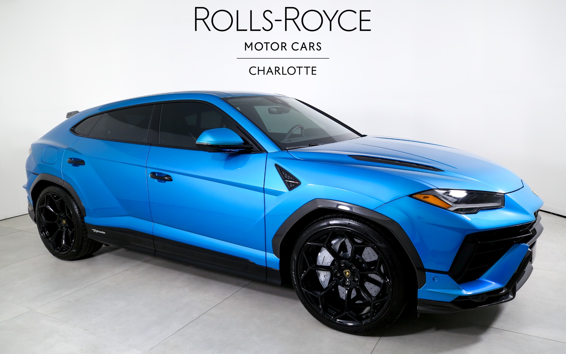 2023 Lamborghini Urus Performante photo 2