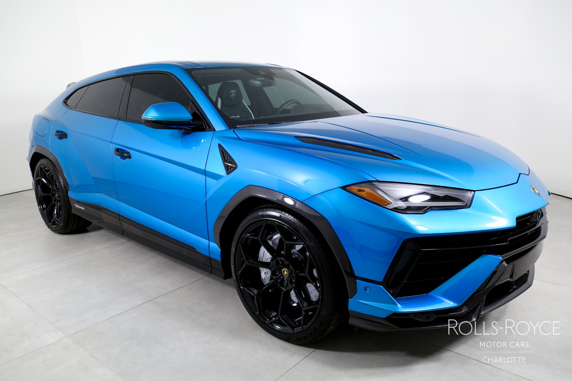 2023 Lamborghini Urus Performante photo 3