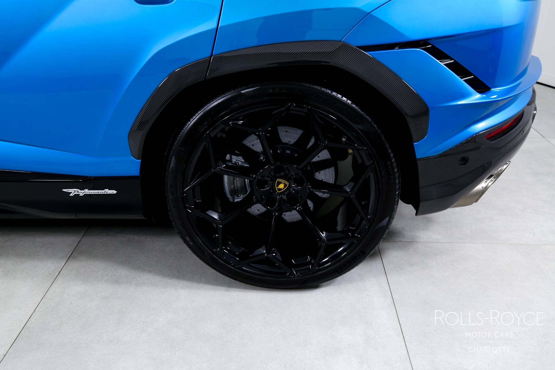 2023 Lamborghini Urus Performante photo 35