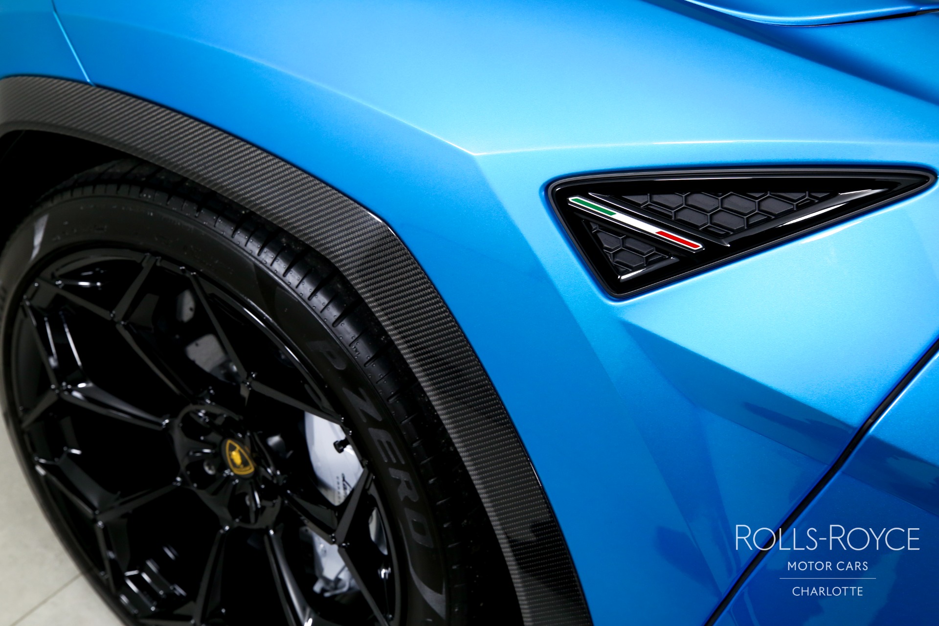2023 Lamborghini Urus Performante photo 39