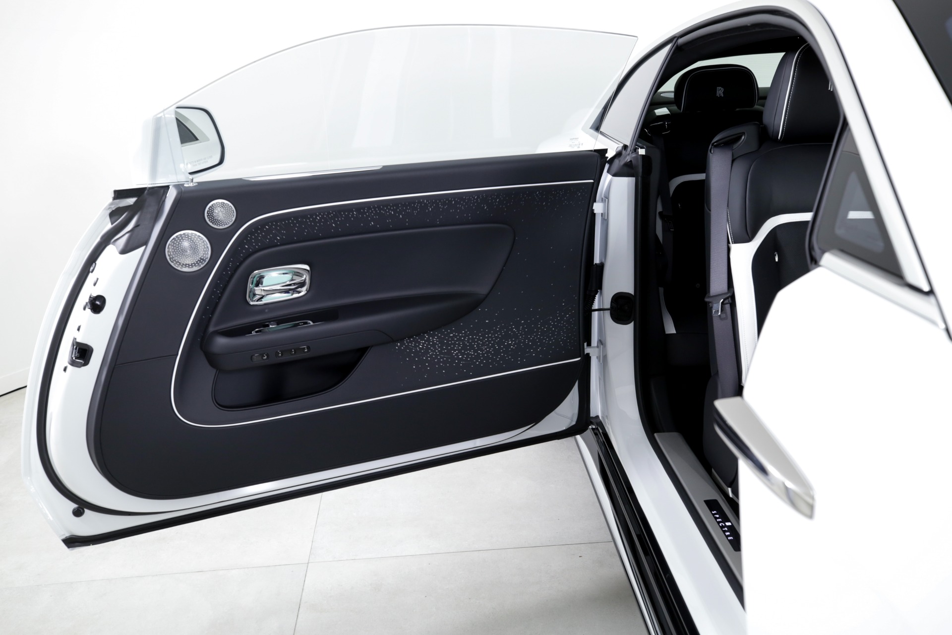 2024 Rolls Royce Spectre photo 21