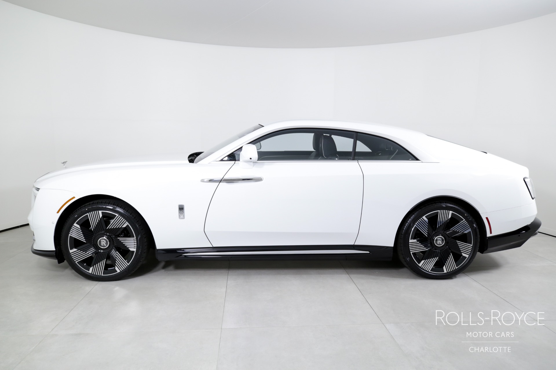2024 Rolls Royce Spectre photo 3