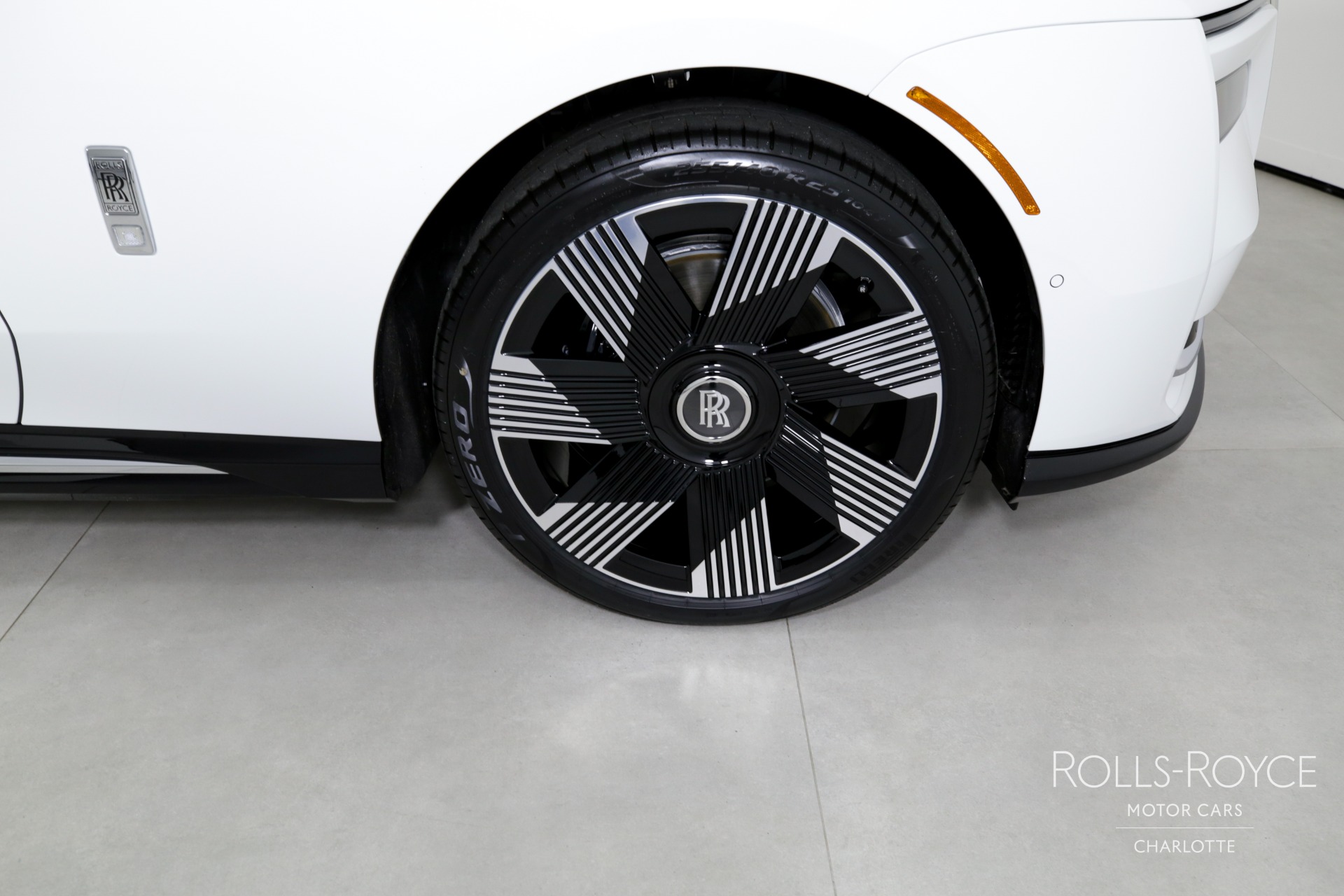 2024 Rolls Royce Spectre photo 29