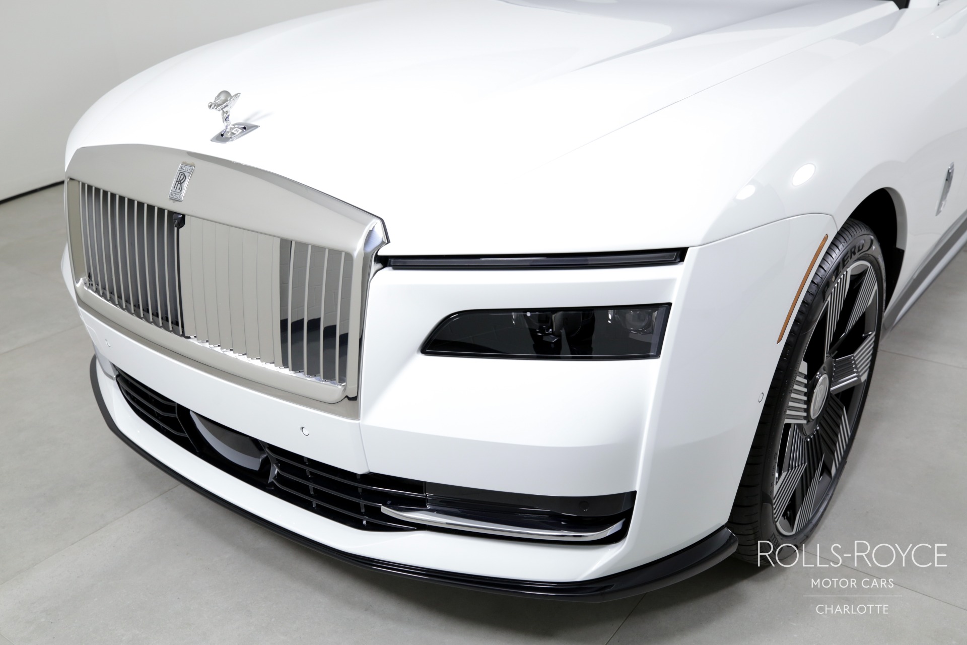 2024 Rolls Royce Spectre photo 32
