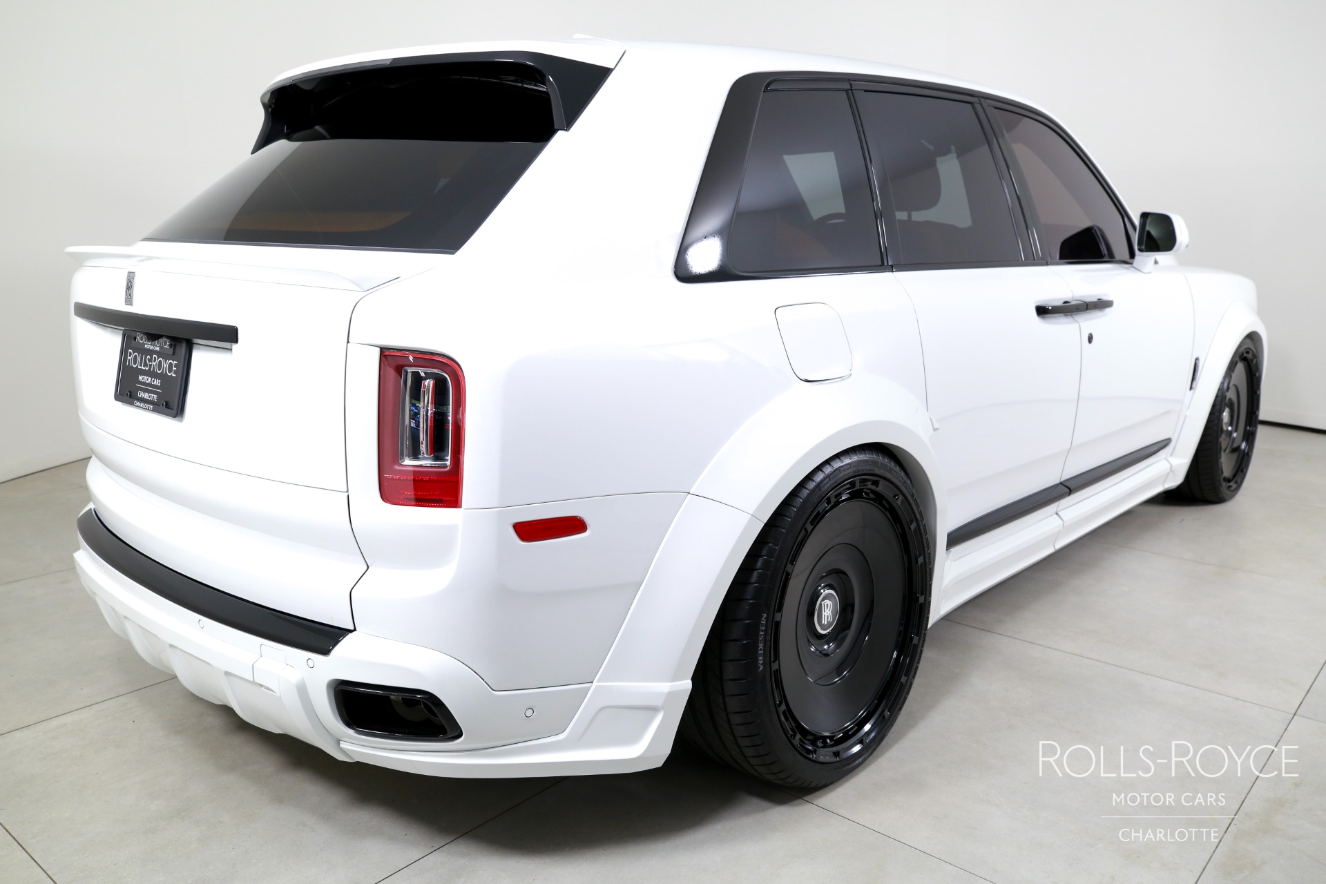 2024 Rolls Royce Cullinan photo 2