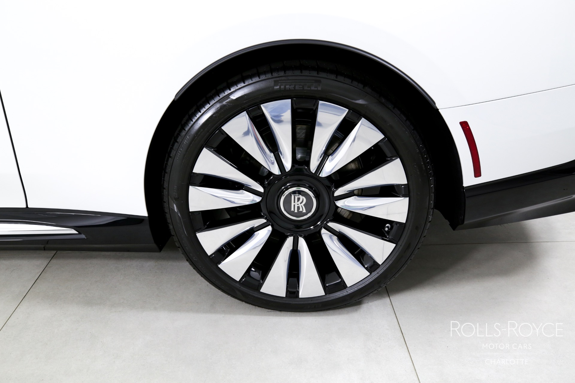 2024 Rolls Royce Spectre photo 27