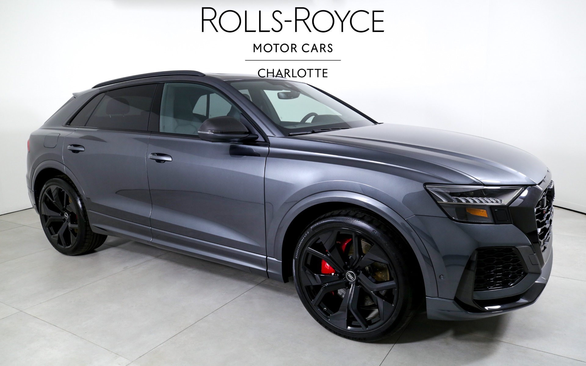 2024 Audi RS Q8 photo 2