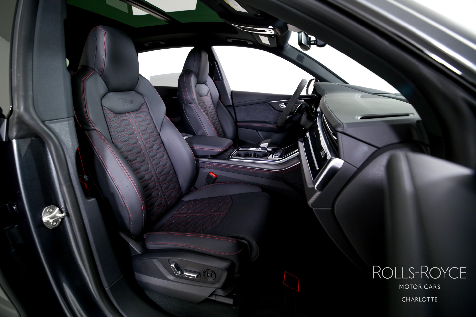 2024 Audi RS Q8 photo 25