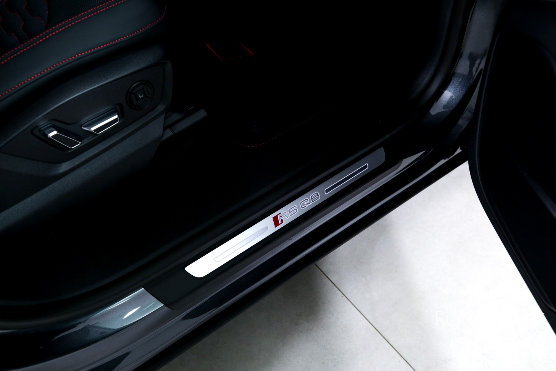 2024 Audi RS Q8 photo 28