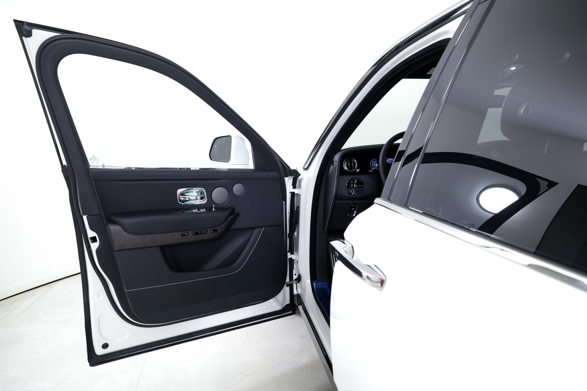 2025 Rolls Royce Cullinan photo 10