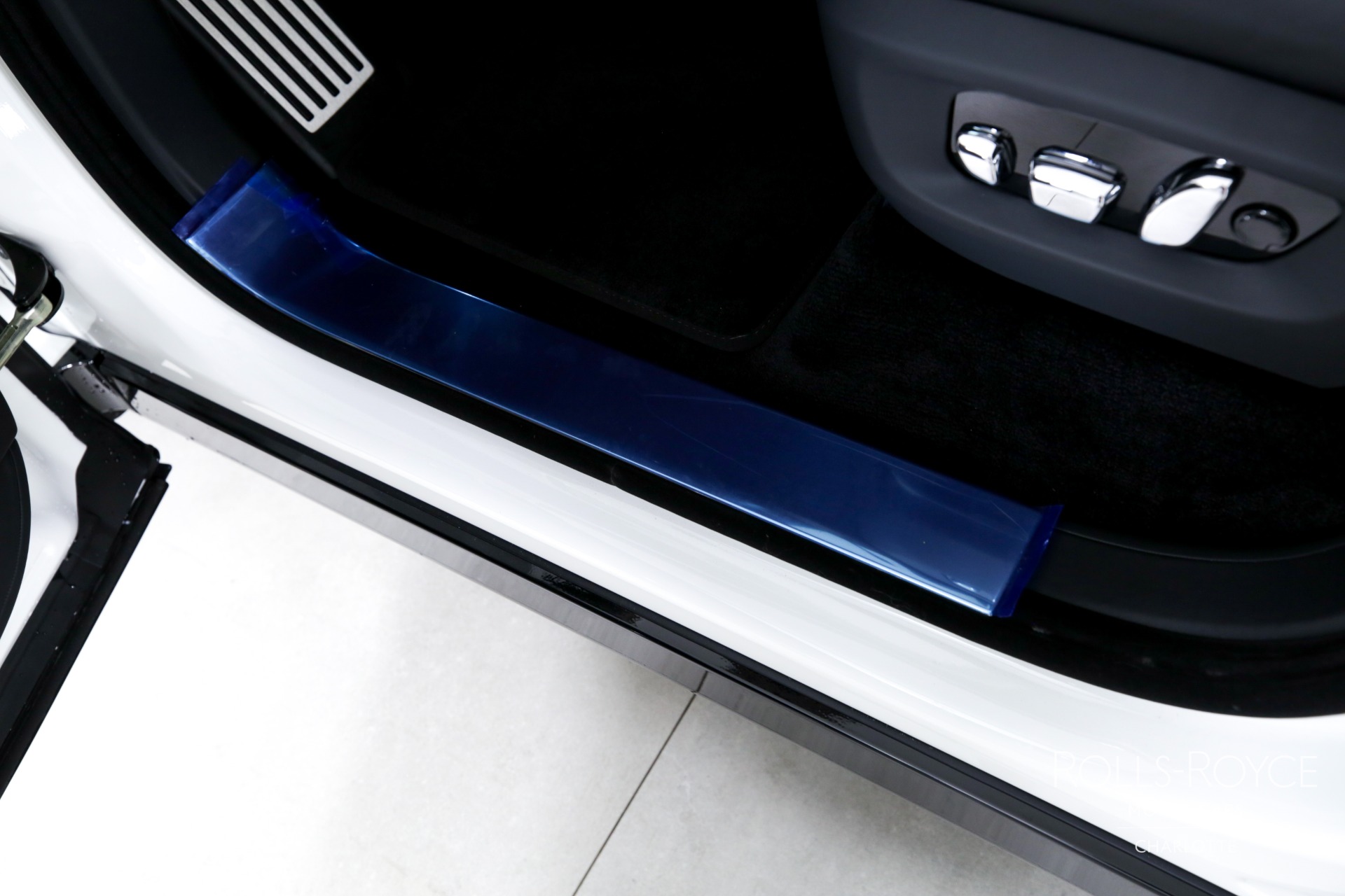 2025 Rolls Royce Cullinan photo 16