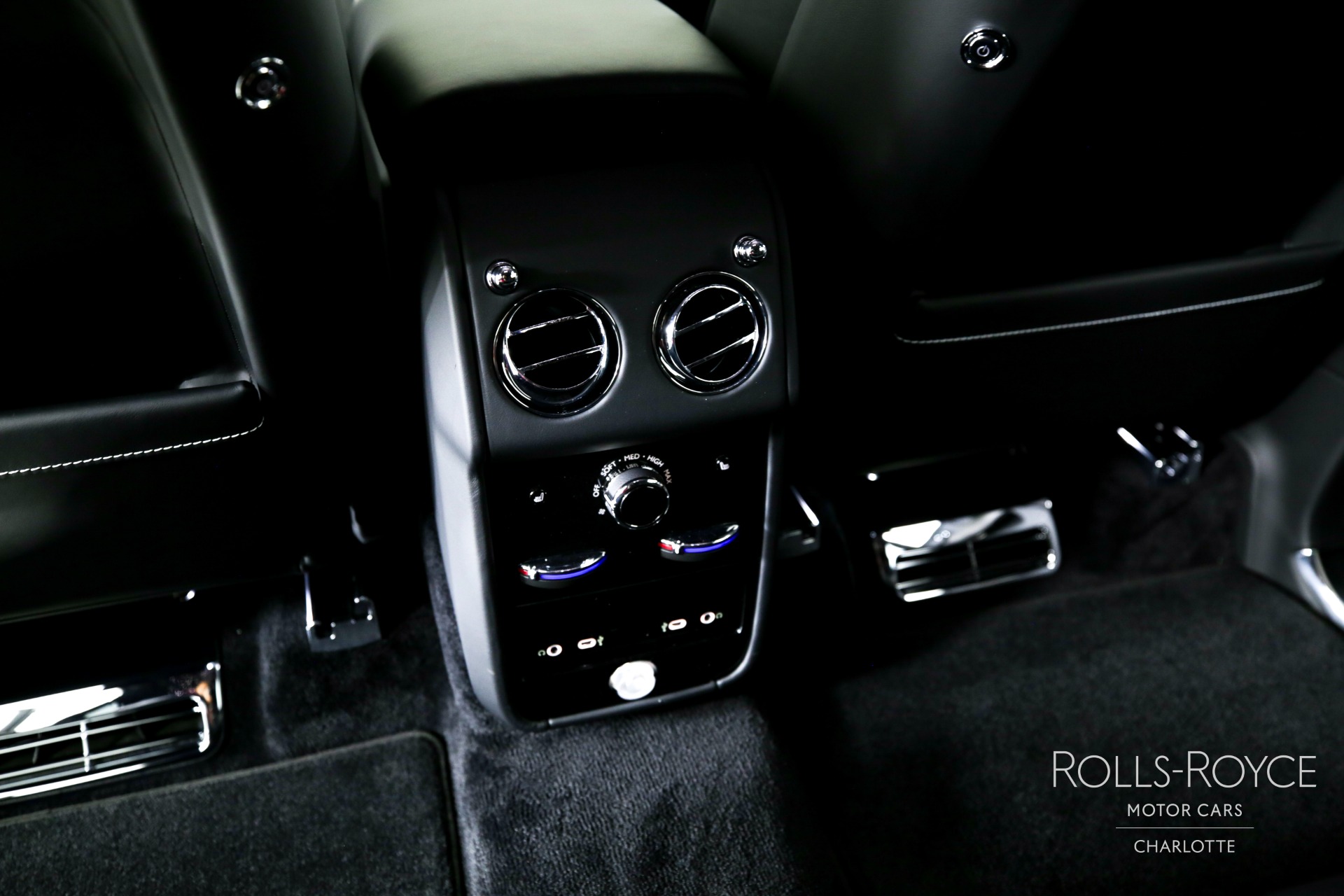 2025 Rolls Royce Cullinan photo 21