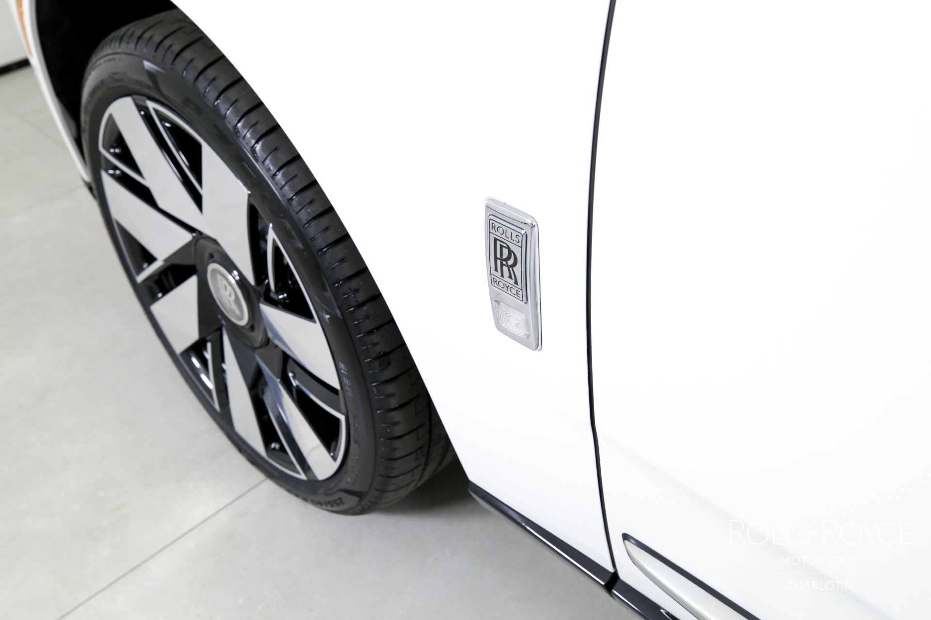 2025 Rolls Royce Cullinan photo 38