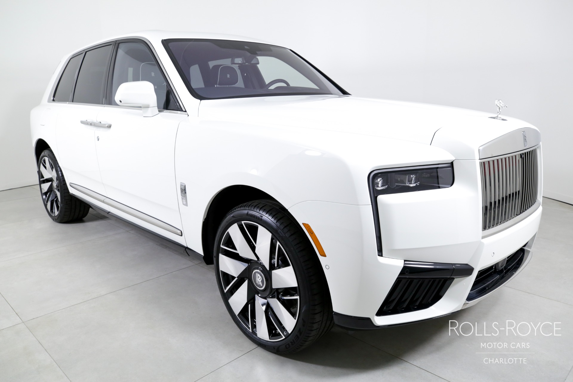 2025 Rolls Royce Cullinan photo 6