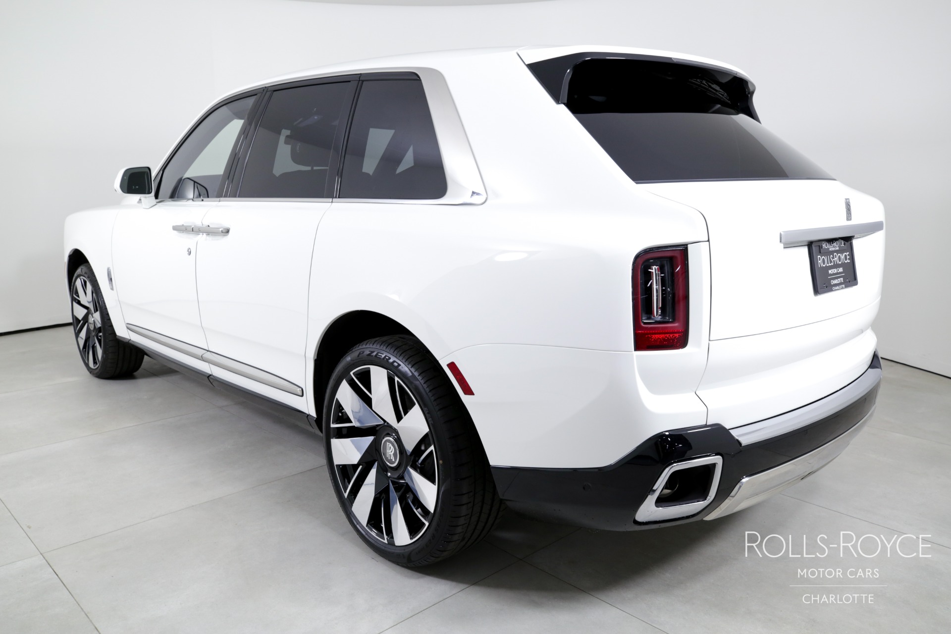 2025 Rolls Royce Cullinan photo 8