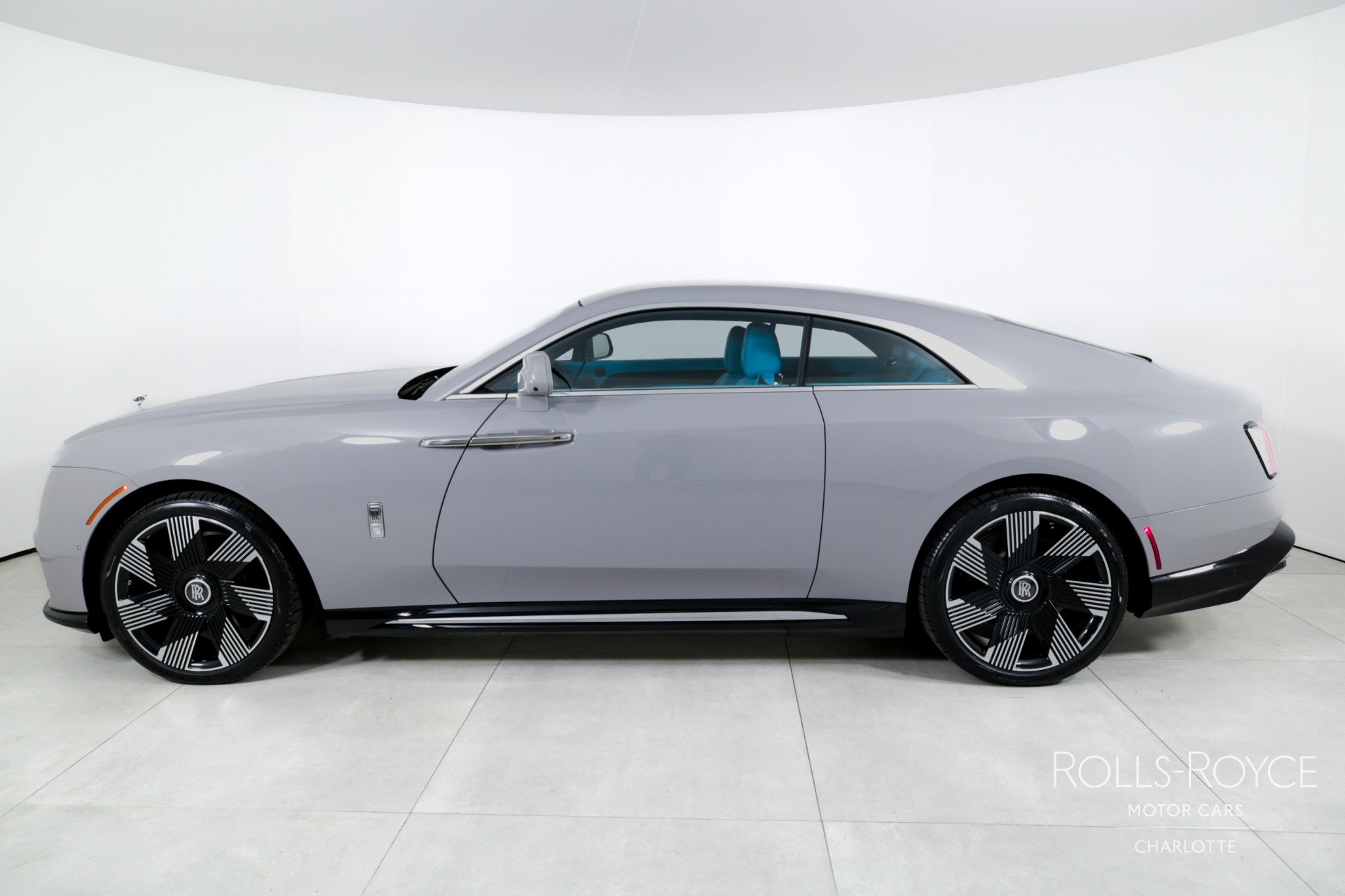 2025 Rolls Royce Spectre photo 2