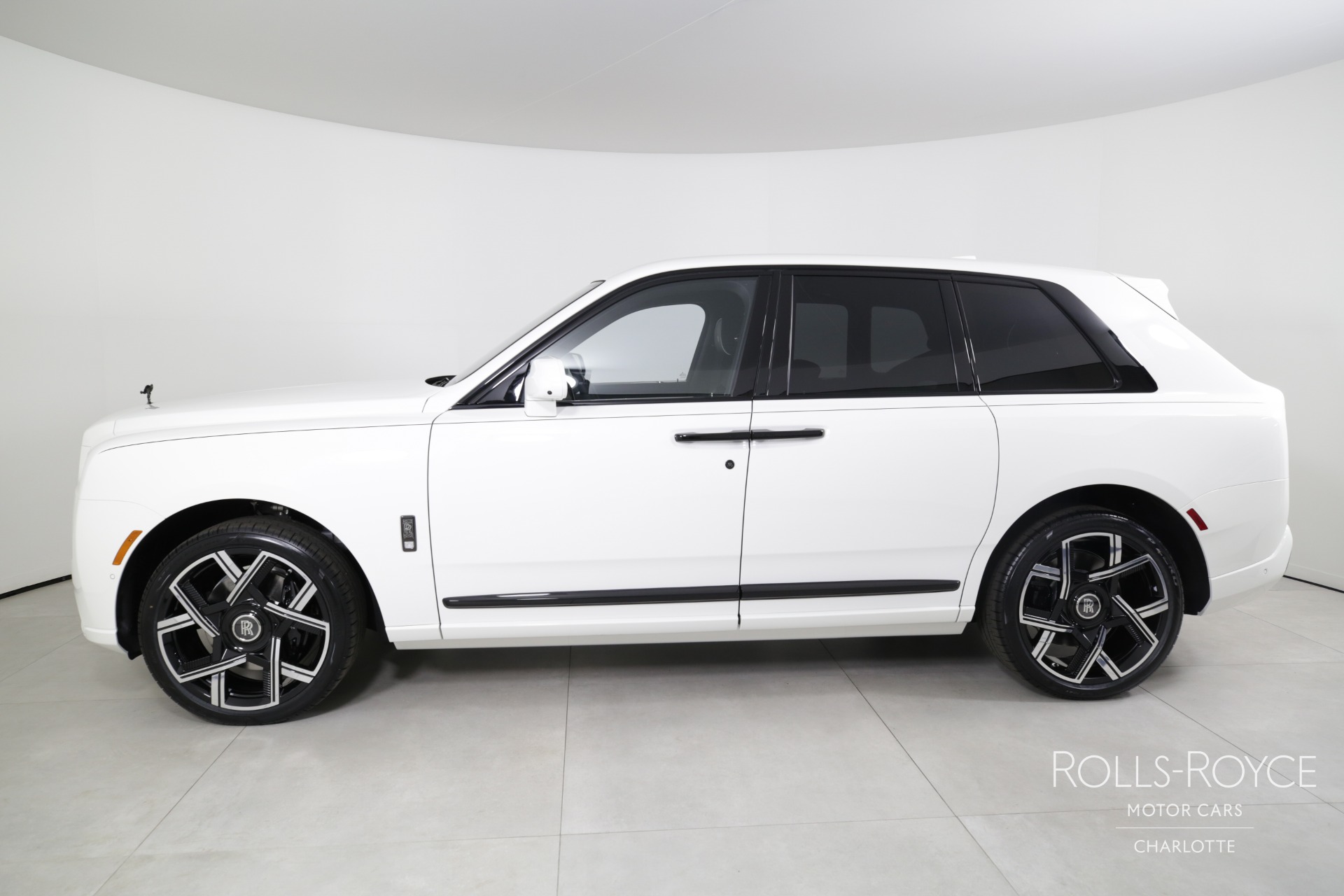 2025 Rolls Royce Cullinan Black Badge photo 3