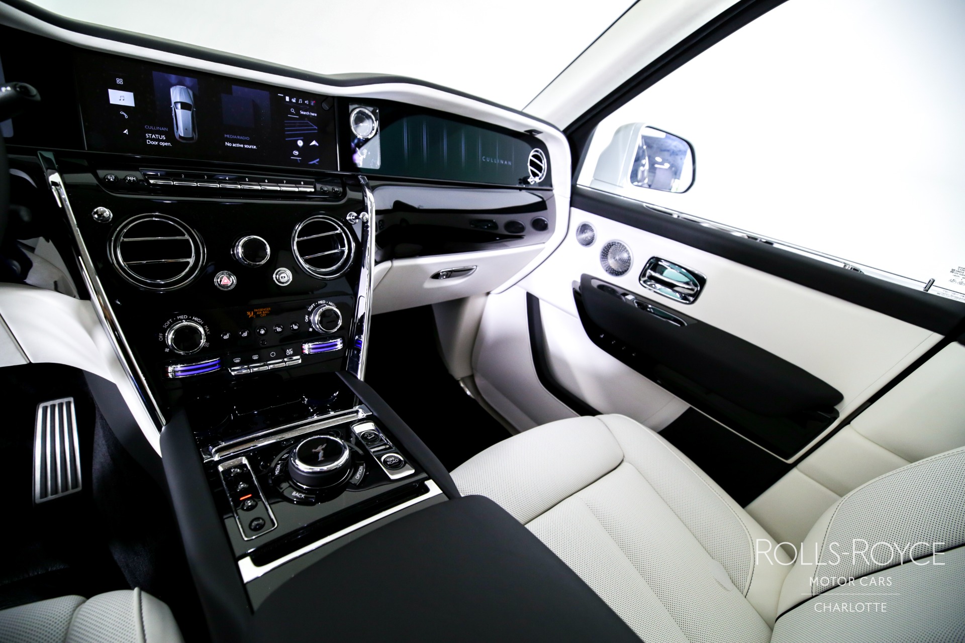 2025 Rolls Royce Cullinan RR photo 14