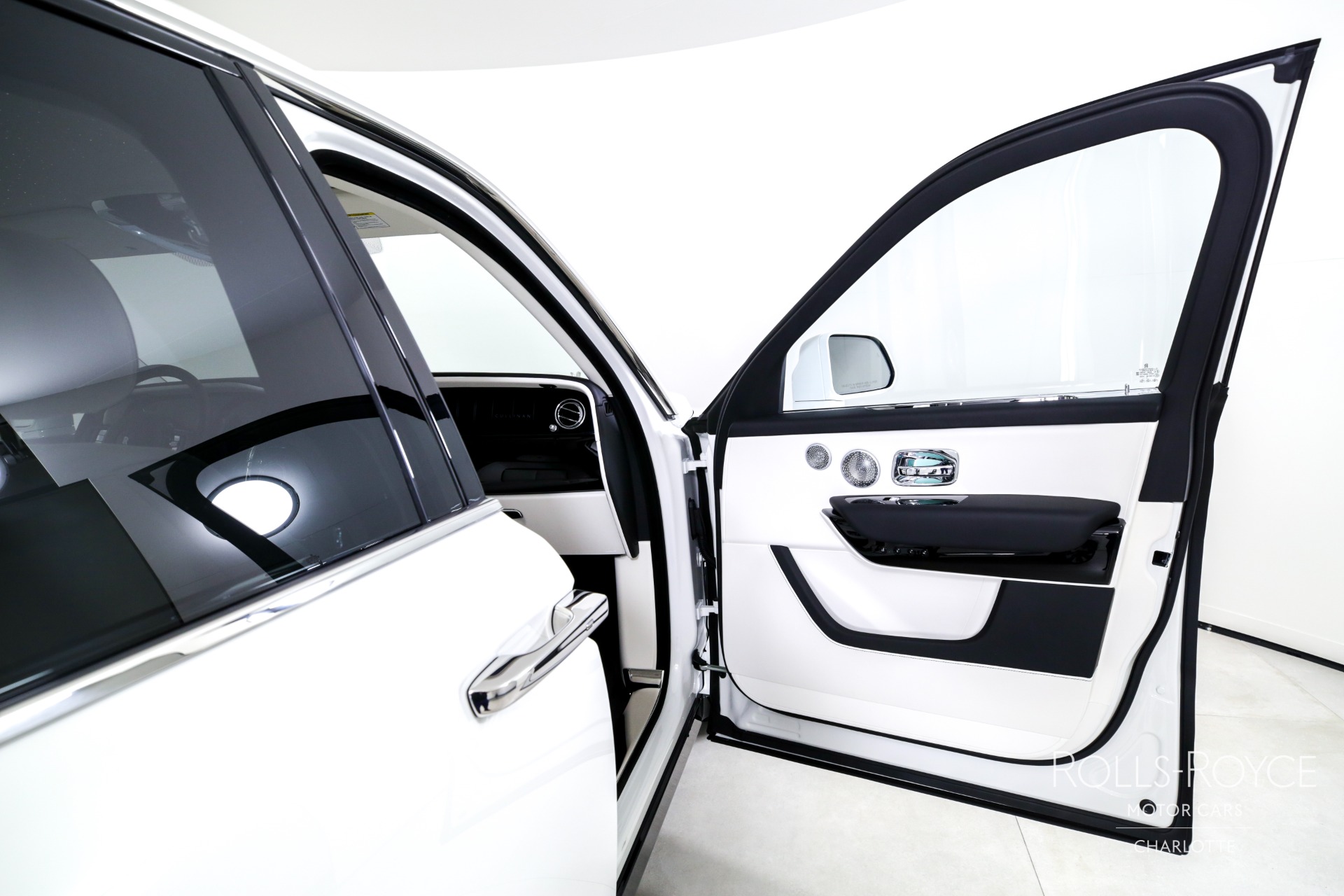 2025 Rolls Royce Cullinan RR photo 24