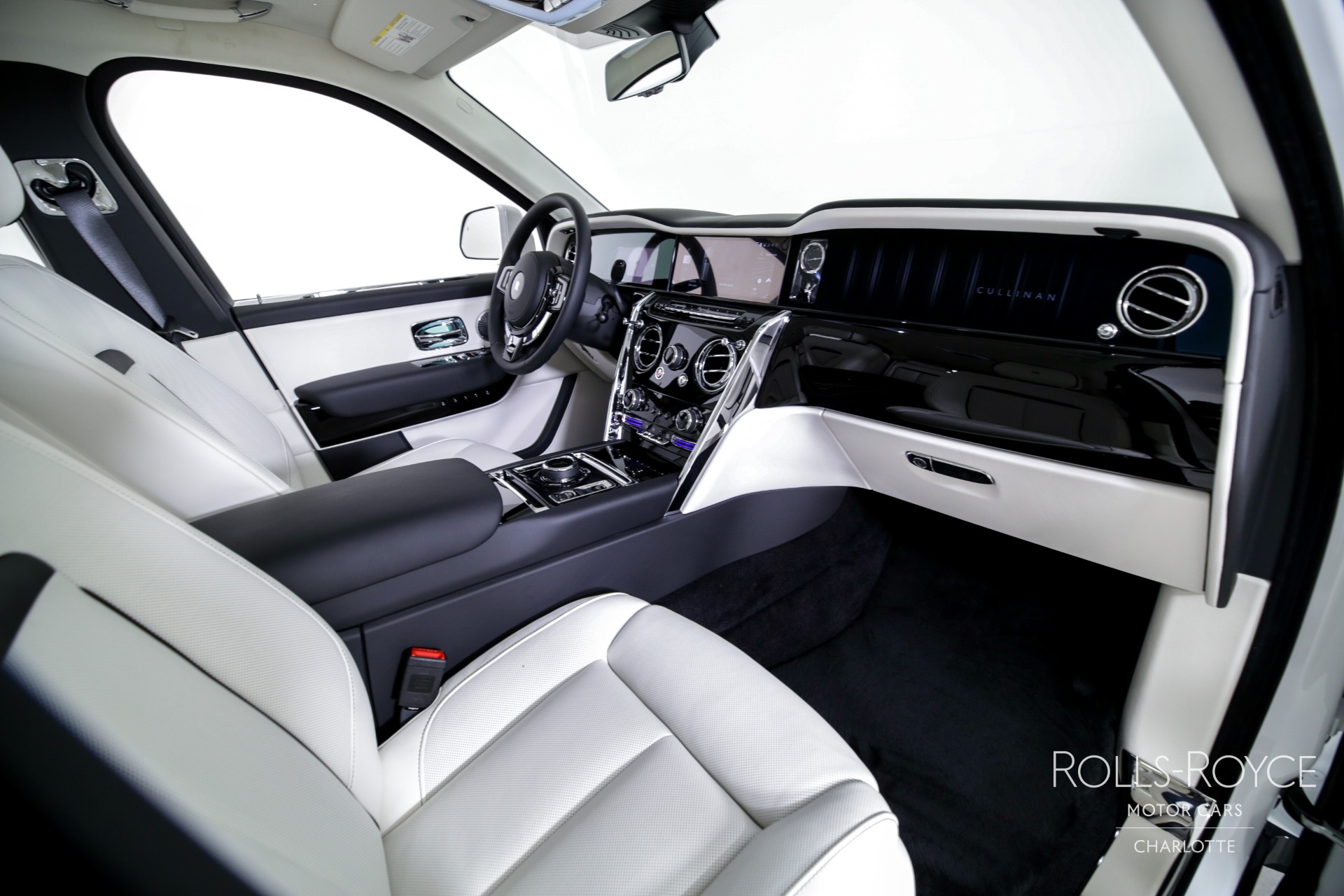 2025 Rolls Royce Cullinan RR photo 26