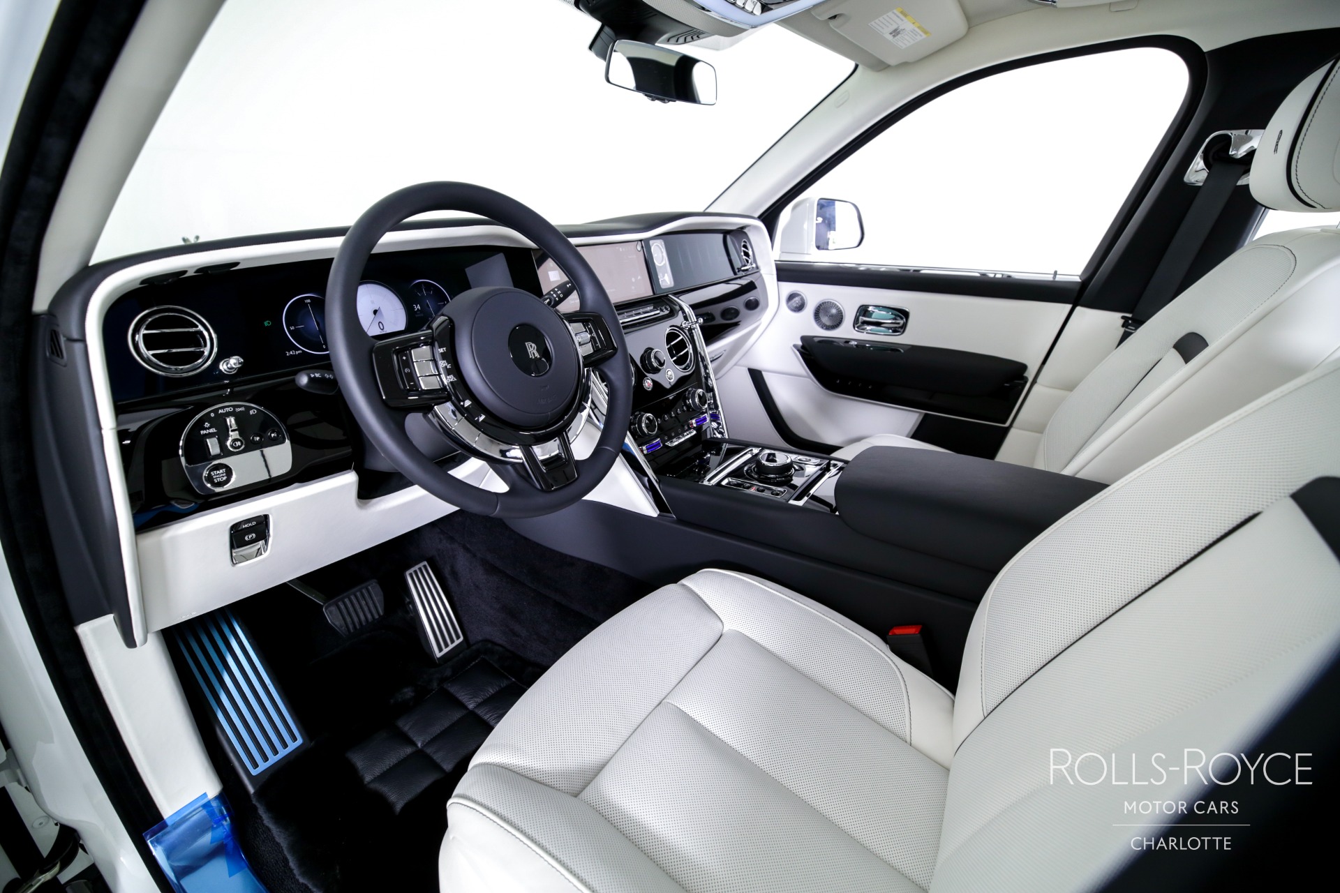 2025 Rolls Royce Cullinan RR photo 3