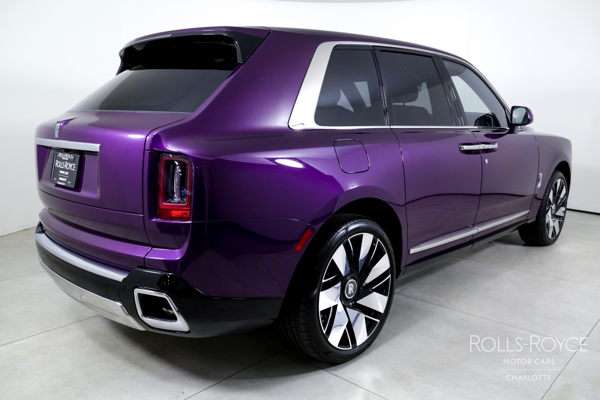 2025 Rolls Royce Cullinan RR photo 2
