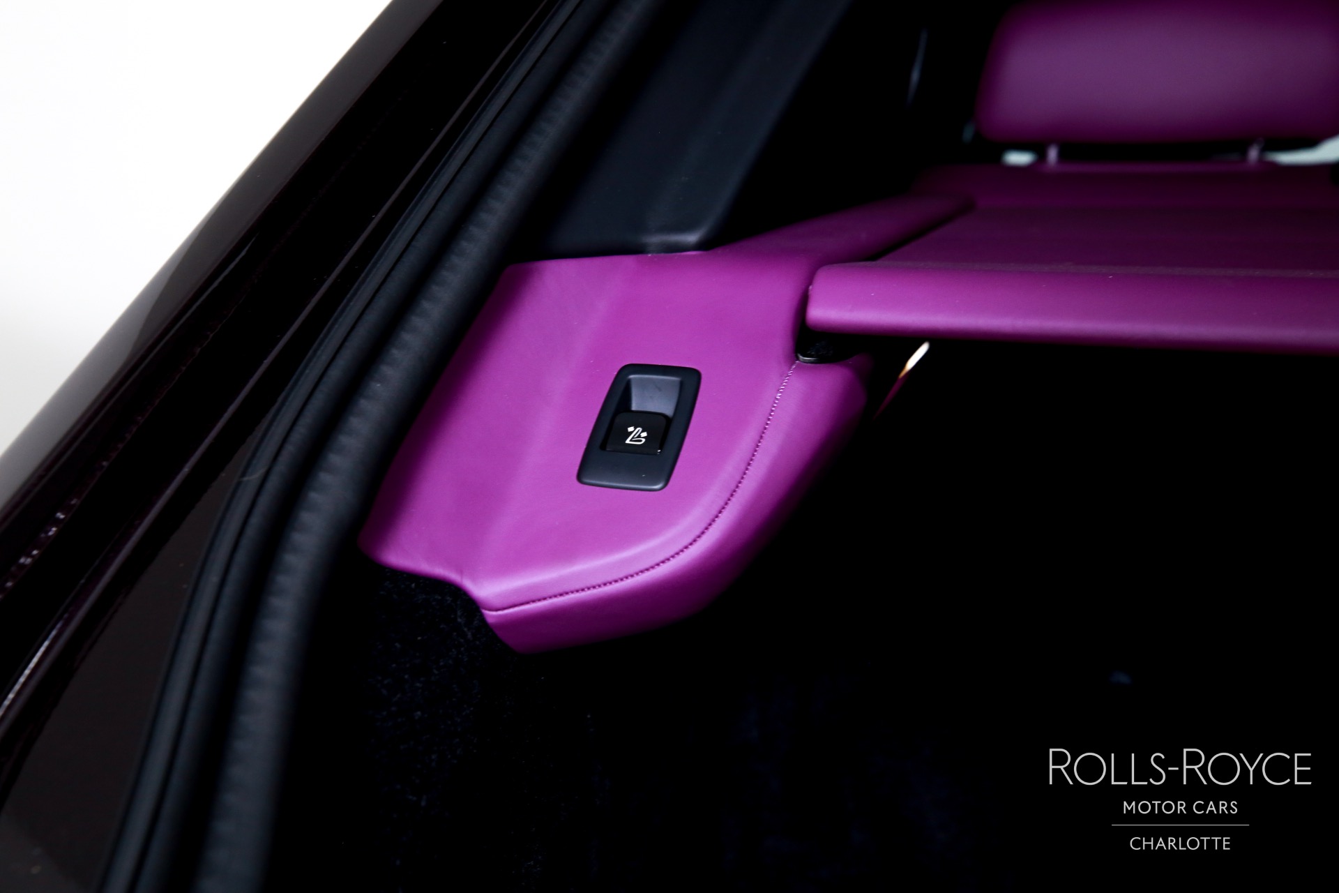 2025 Rolls Royce Cullinan Black Badge photo 22