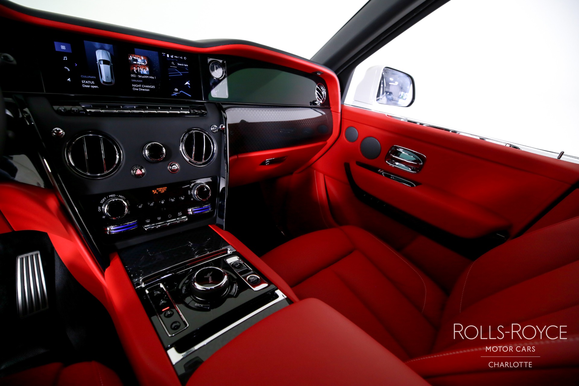 2025 Rolls Royce Cullinan Black Badge photo 14