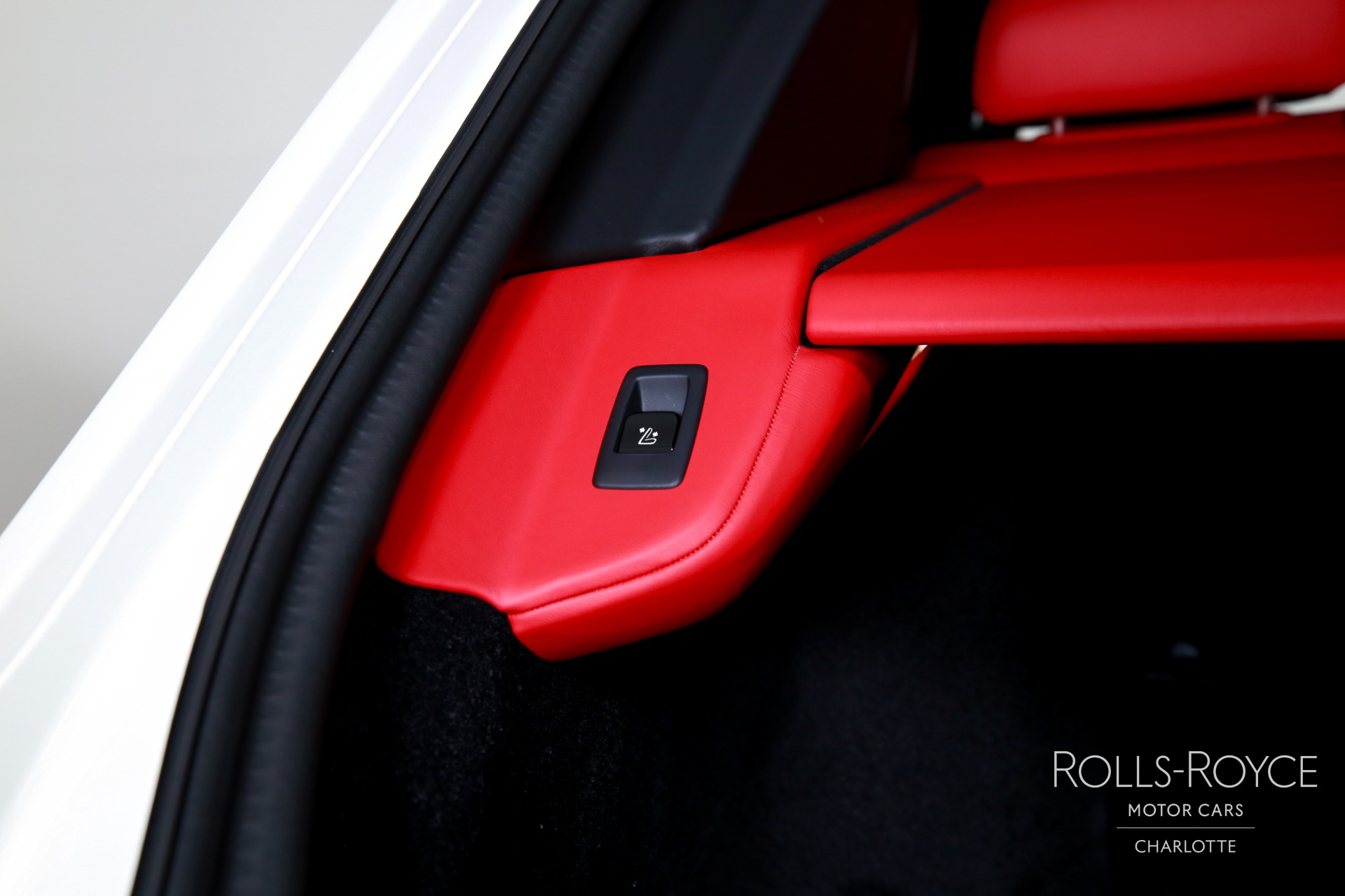 2025 Rolls Royce Cullinan Black Badge photo 22