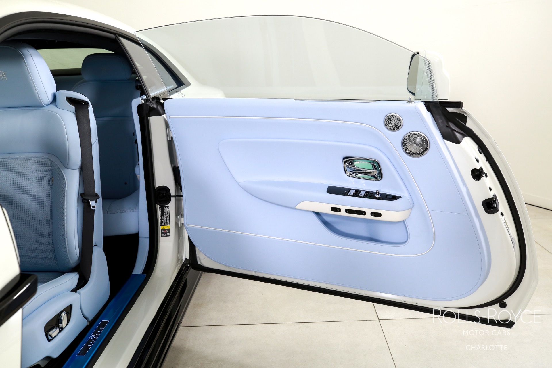2025 Rolls Royce Spectre photo 11