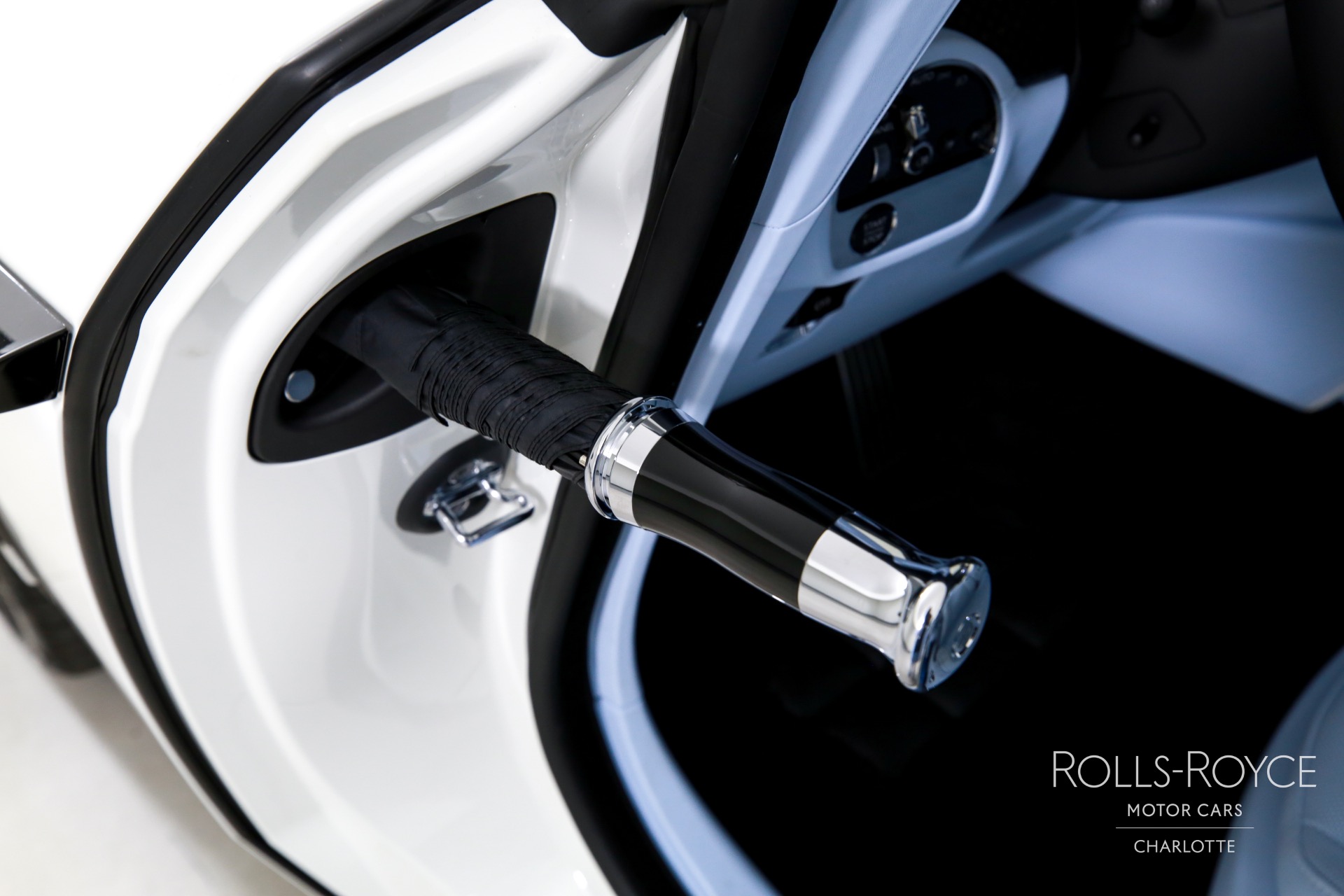 2025 Rolls Royce Spectre photo 16