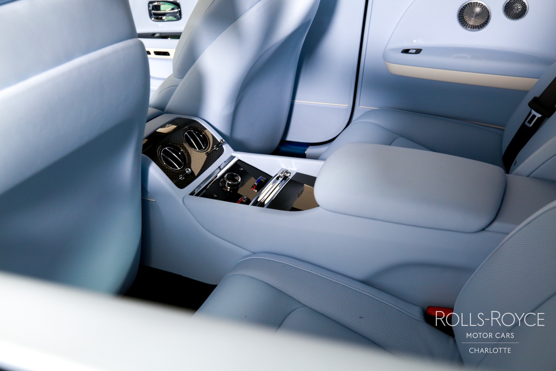 2025 Rolls Royce Spectre photo 17