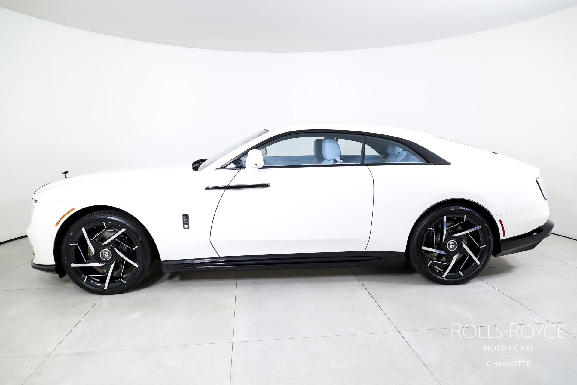2025 Rolls Royce Spectre photo 3