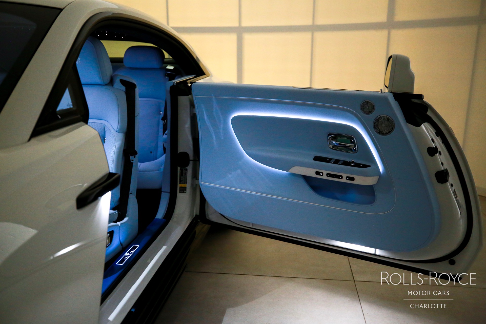 2025 Rolls Royce Spectre photo 29