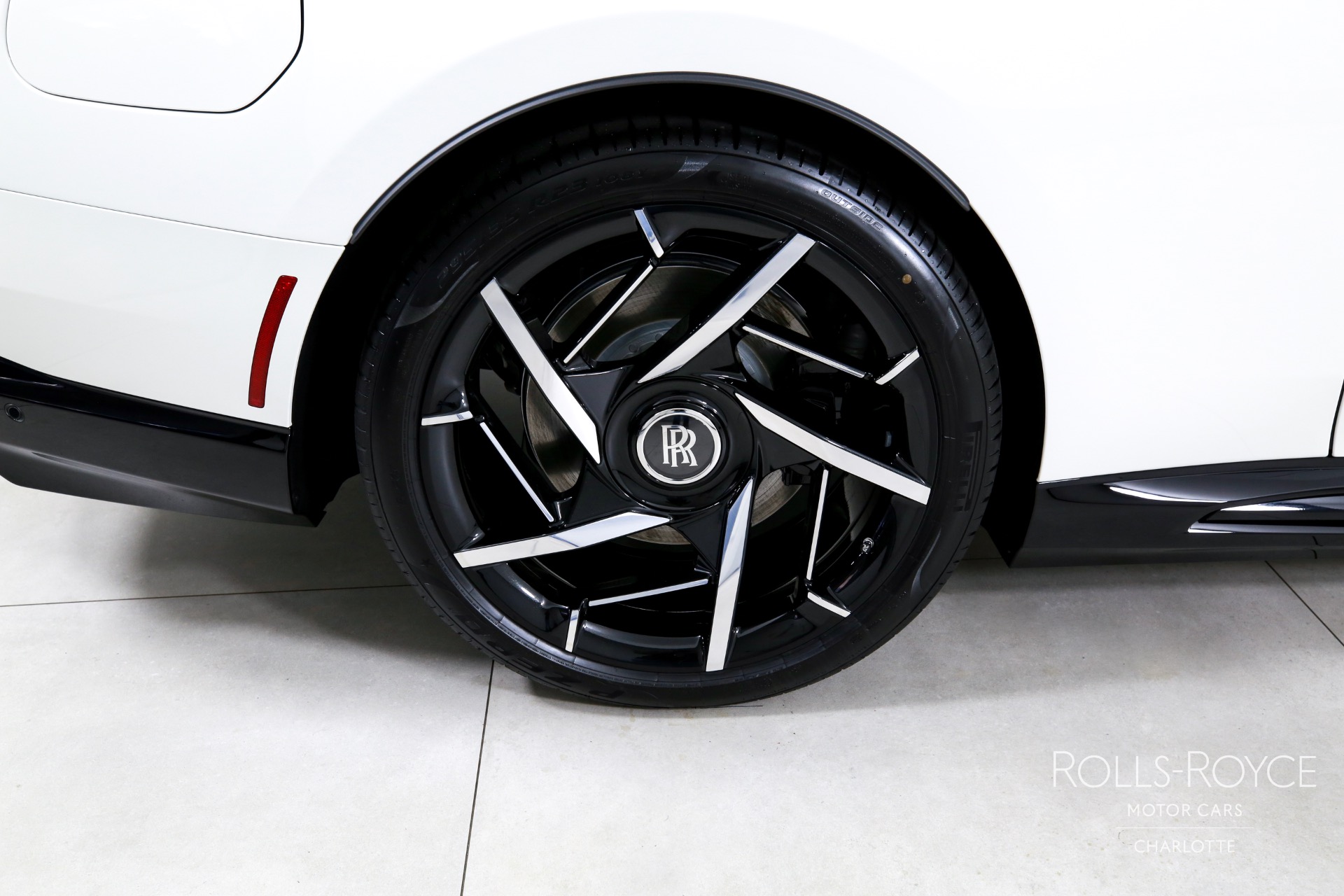 2025 Rolls Royce Spectre photo 30