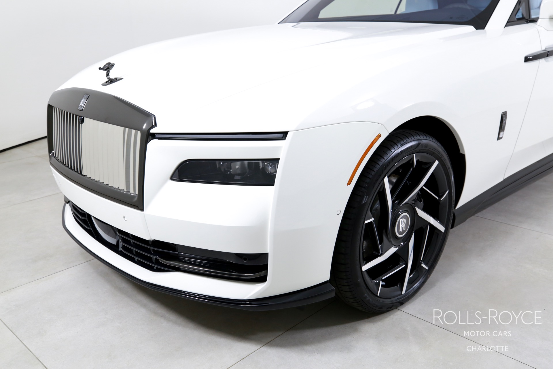 2025 Rolls Royce Spectre photo 35