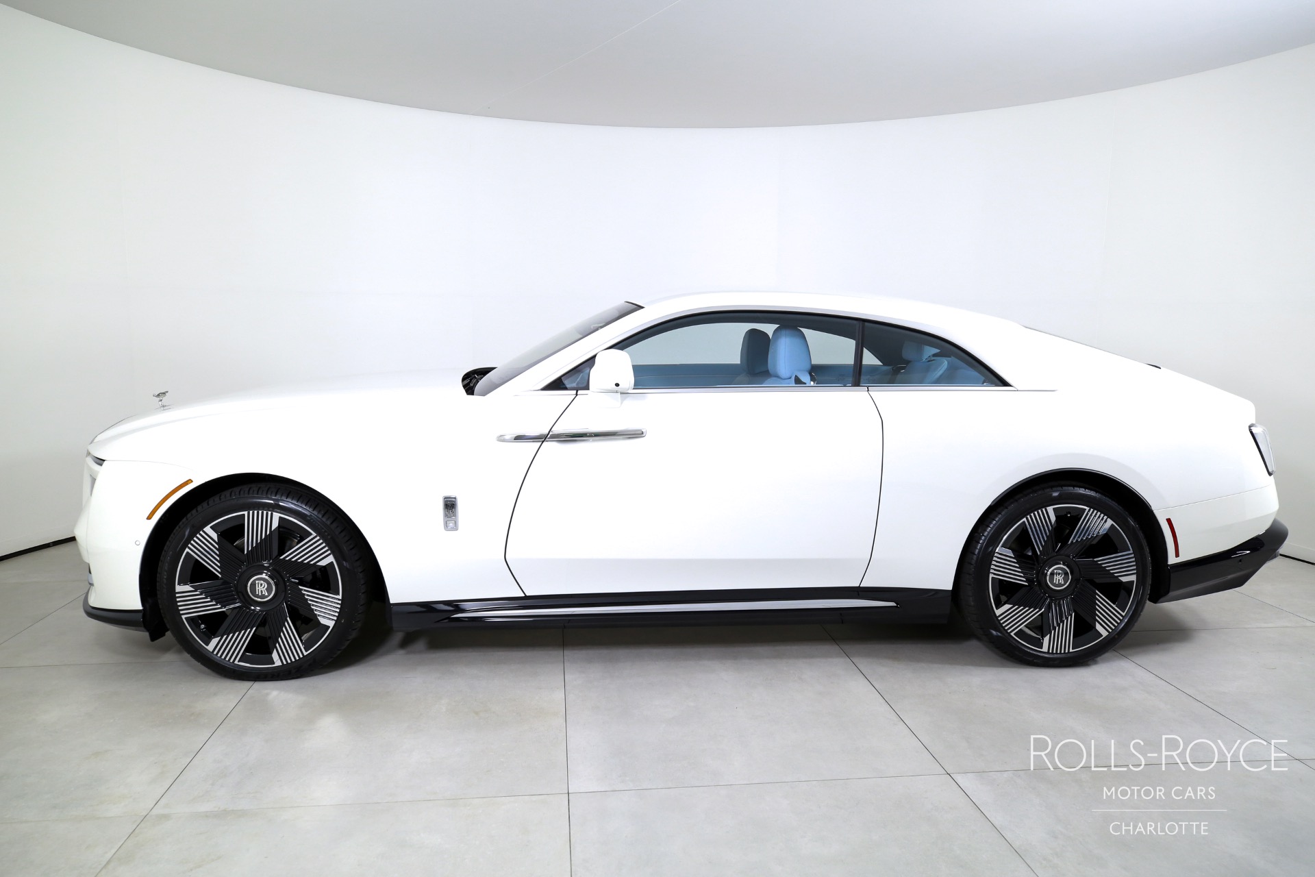 2025 Rolls Royce Spectre photo 3
