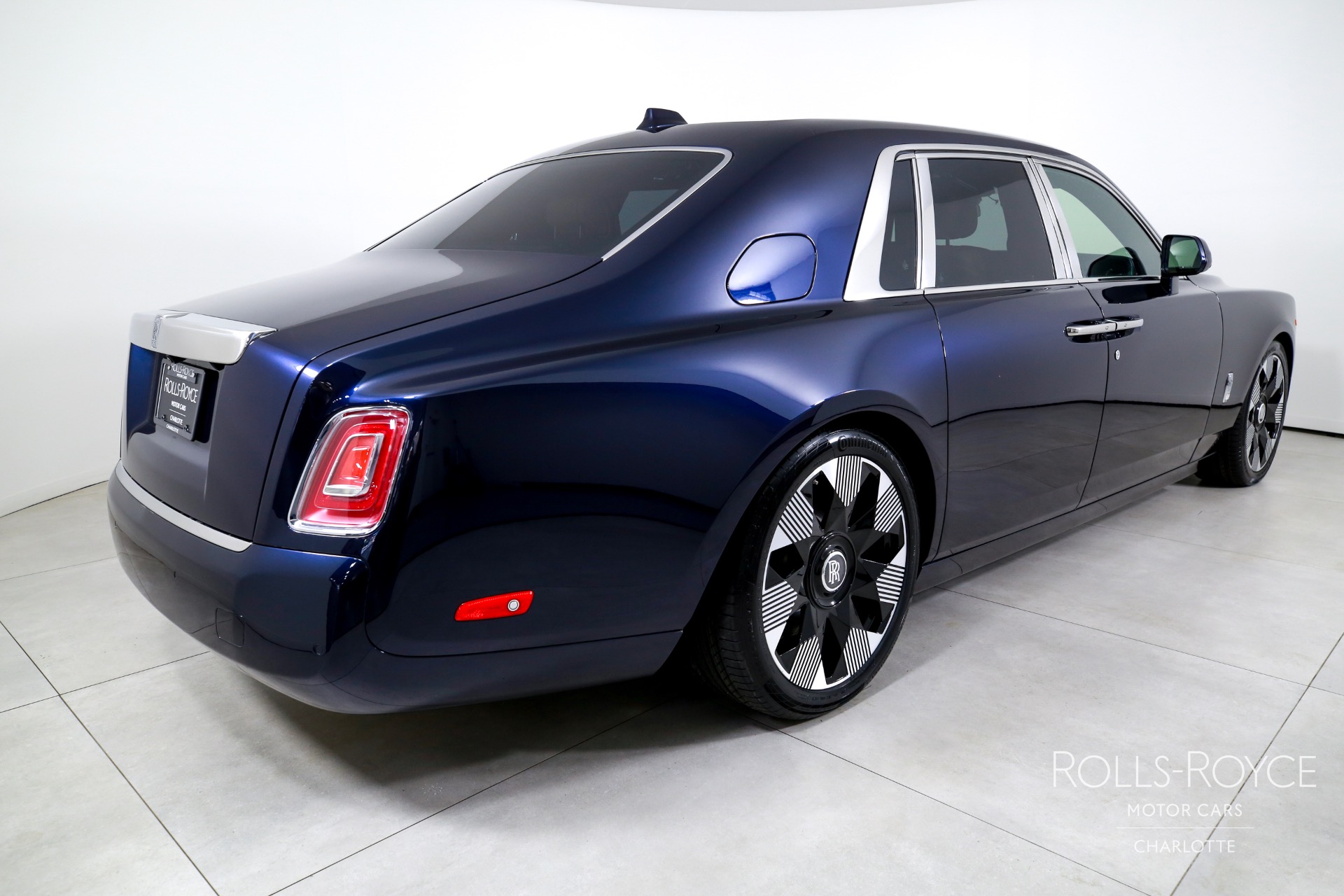 2020 Rolls Royce Phantom photo 2