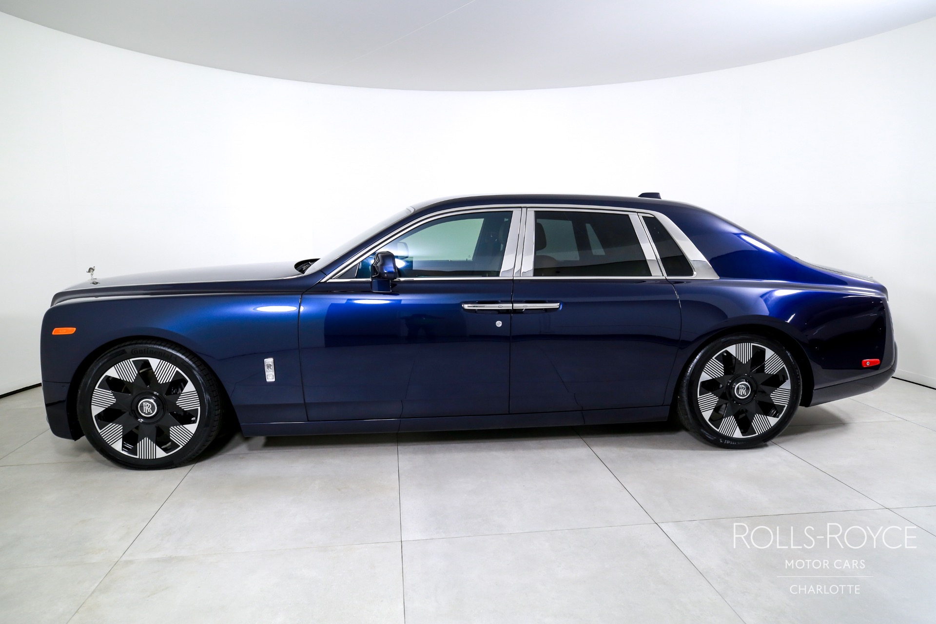 2020 Rolls Royce Phantom photo 3